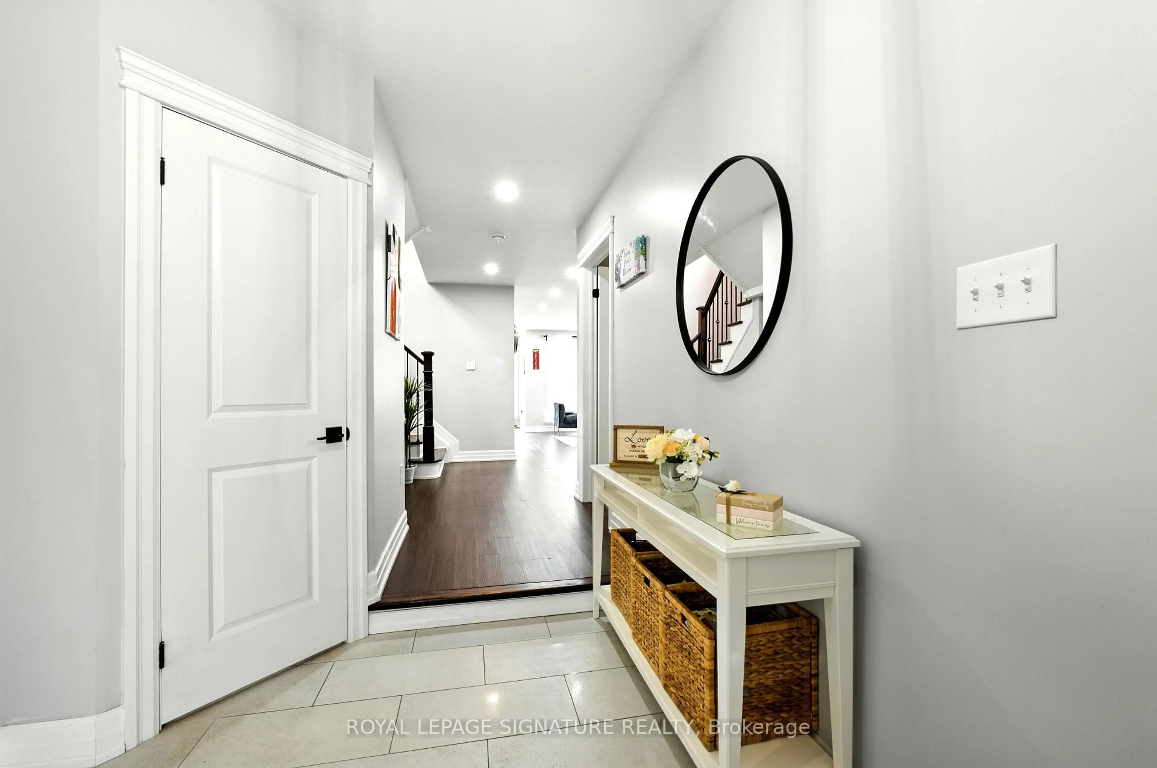 Indoor entryway for 28 Grapevine Rd, Caledon Ontario L7E 2L3