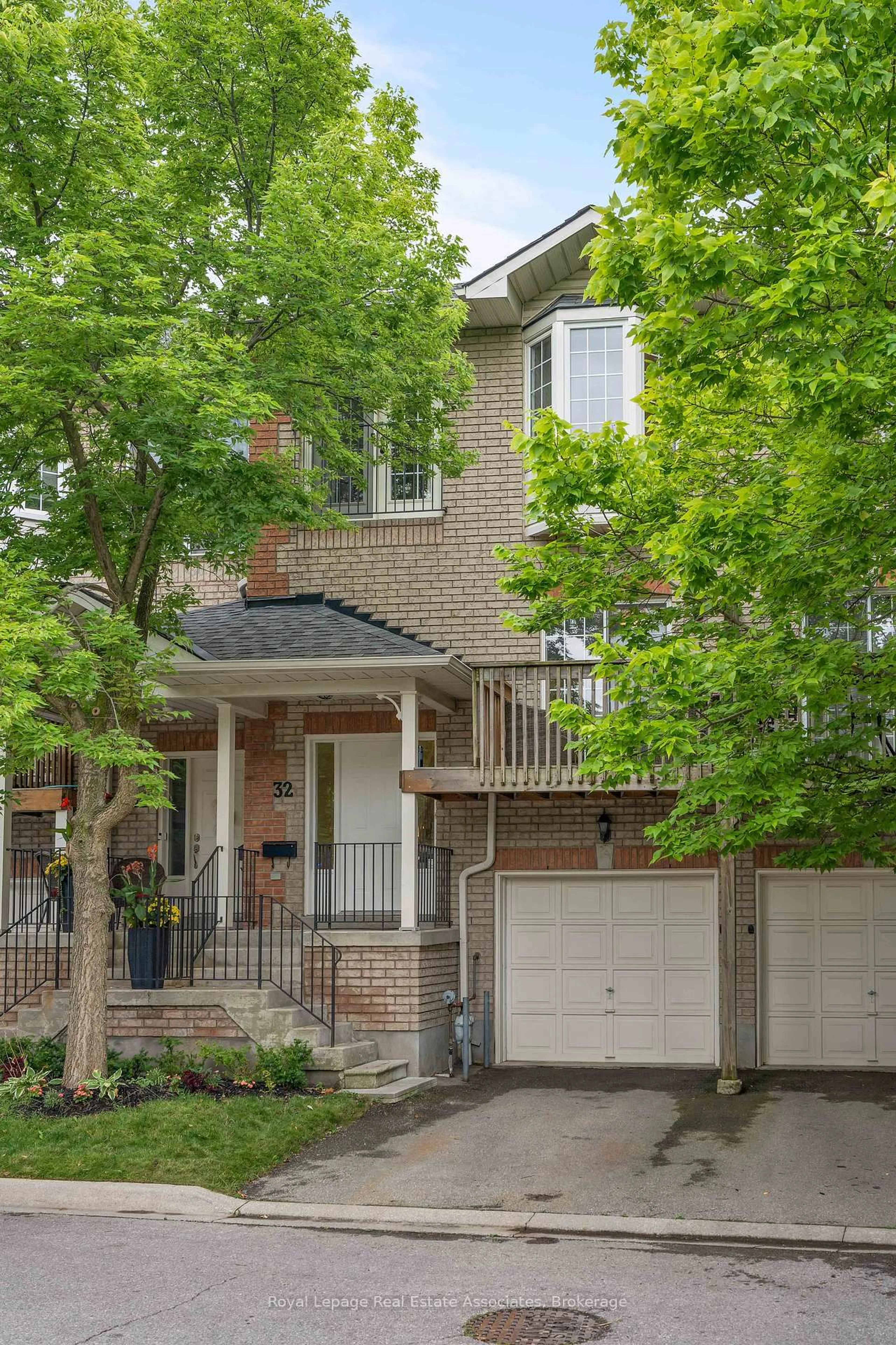 Home with brick exterior material, street for 1130 Cawthra Rd #32, Mississauga Ontario L5G 4V7