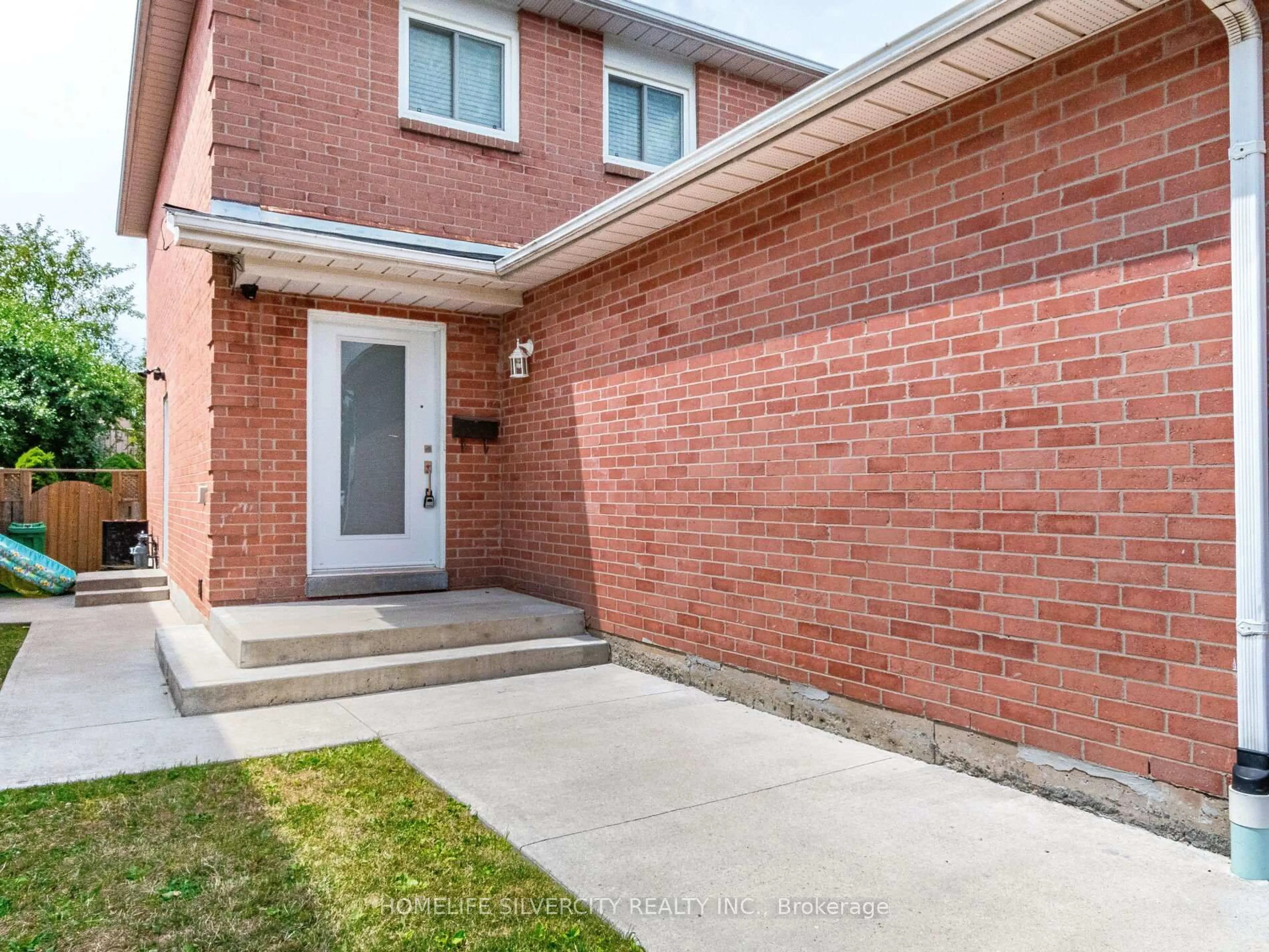Home with brick exterior material, street for 30 Castlehill Rd, Brampton Ontario L6X 4E2