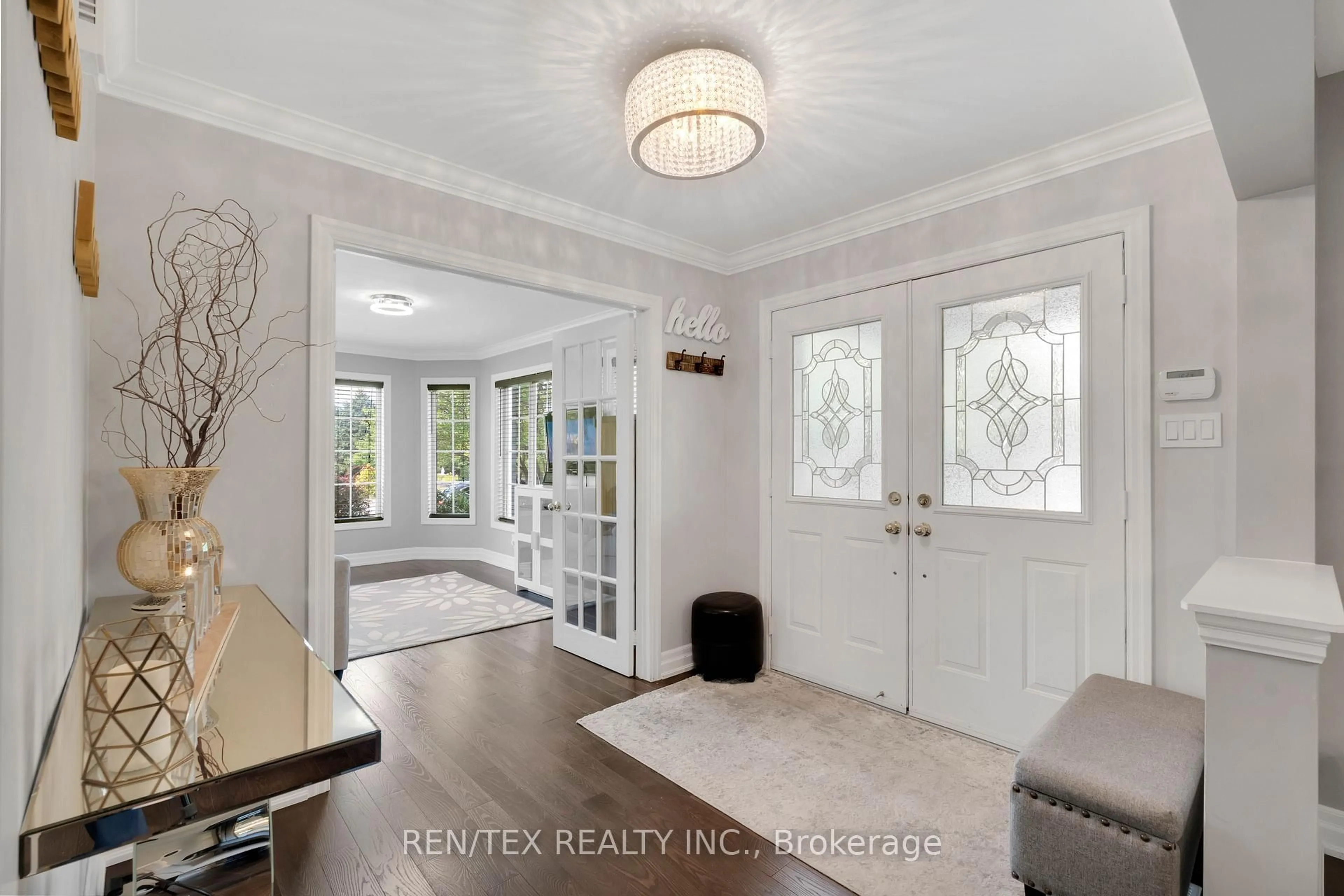 Indoor entryway for 7245 Pallett Crt, Mississauga Ontario L5N 8E5