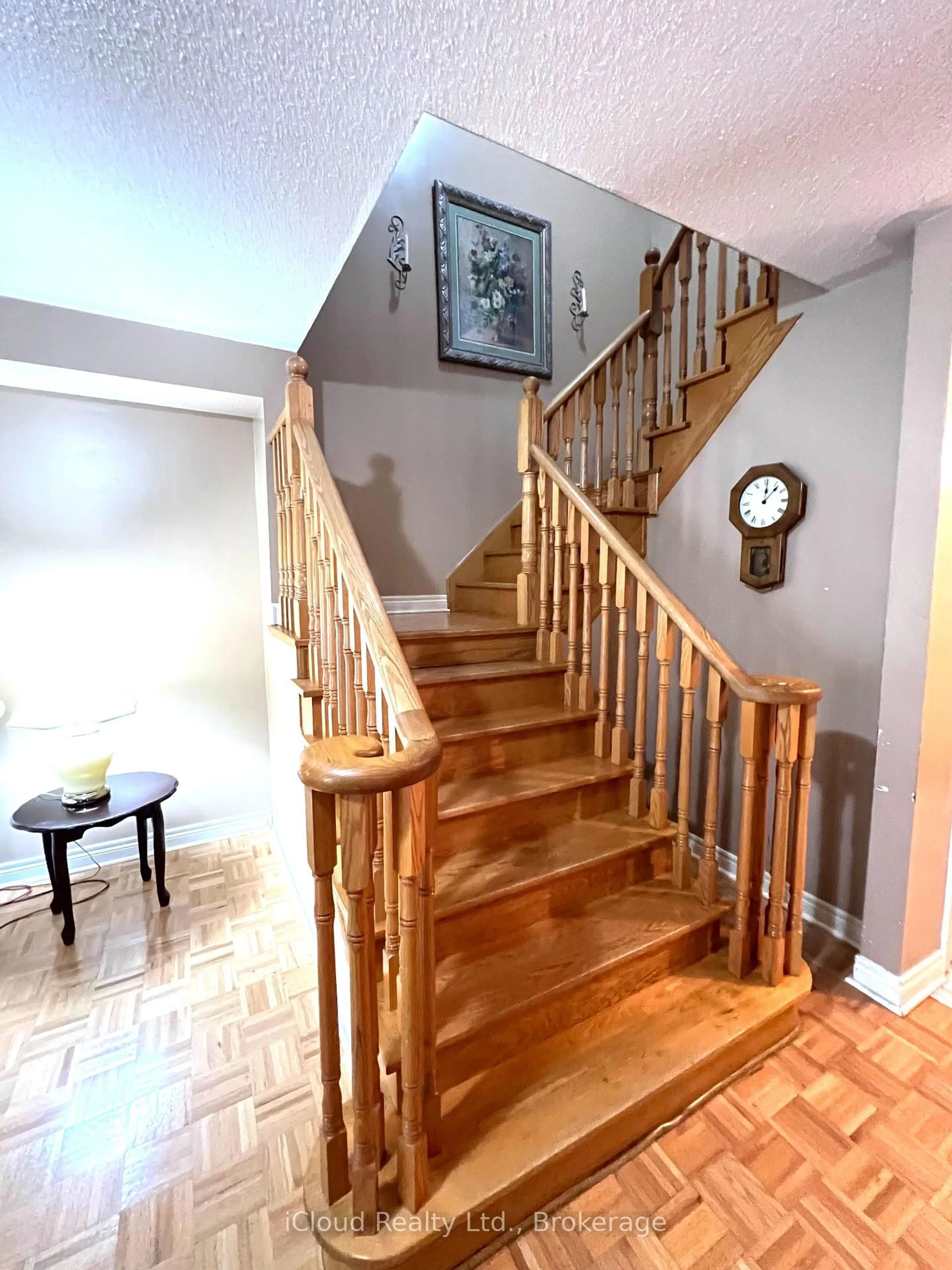 Stairs for 6721 Opera Glass Cres, Mississauga Ontario L5W 1R7