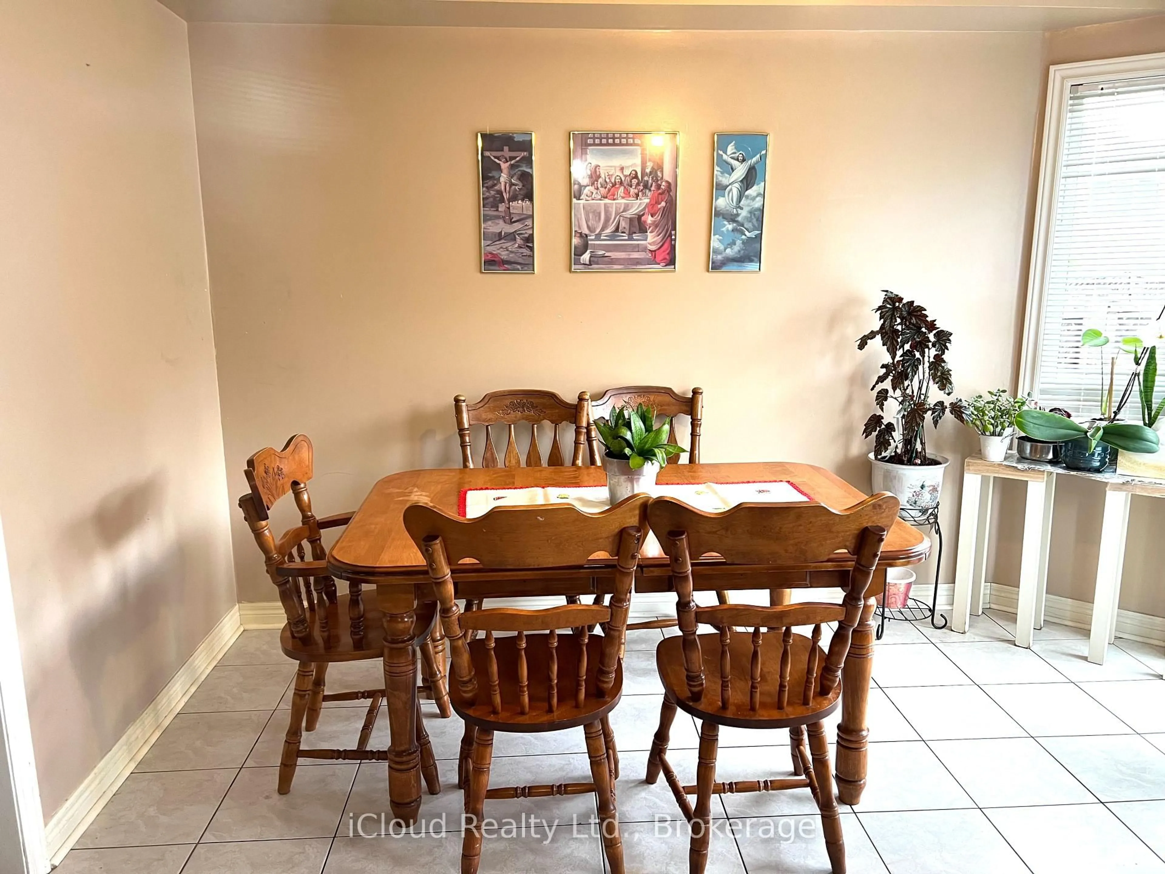 Dining room, unknown for 6721 Opera Glass Cres, Mississauga Ontario L5W 1R7
