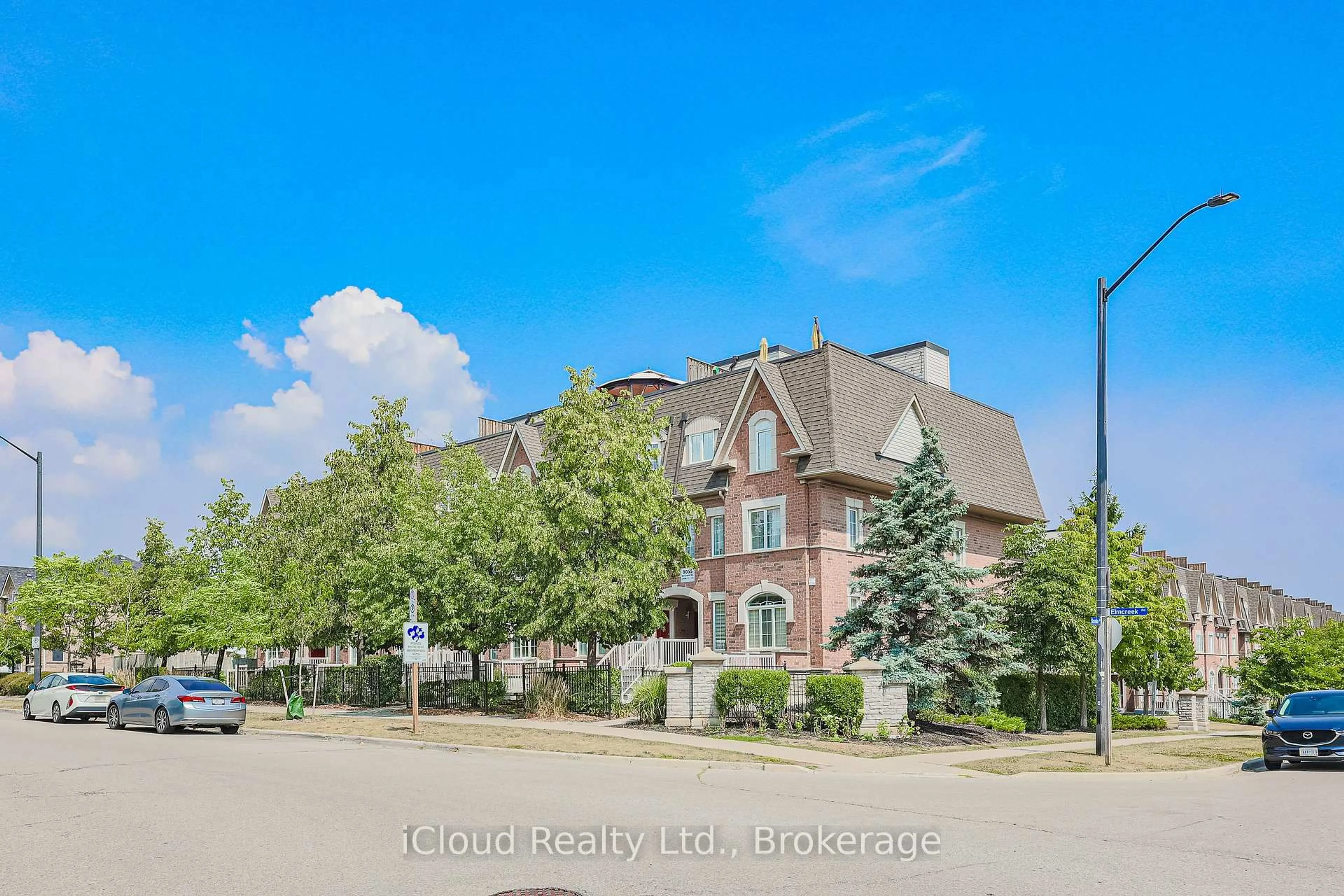 Patio, street for 3055 Elmcreek Rd #13, Mississauga Ontario L5B 4J9