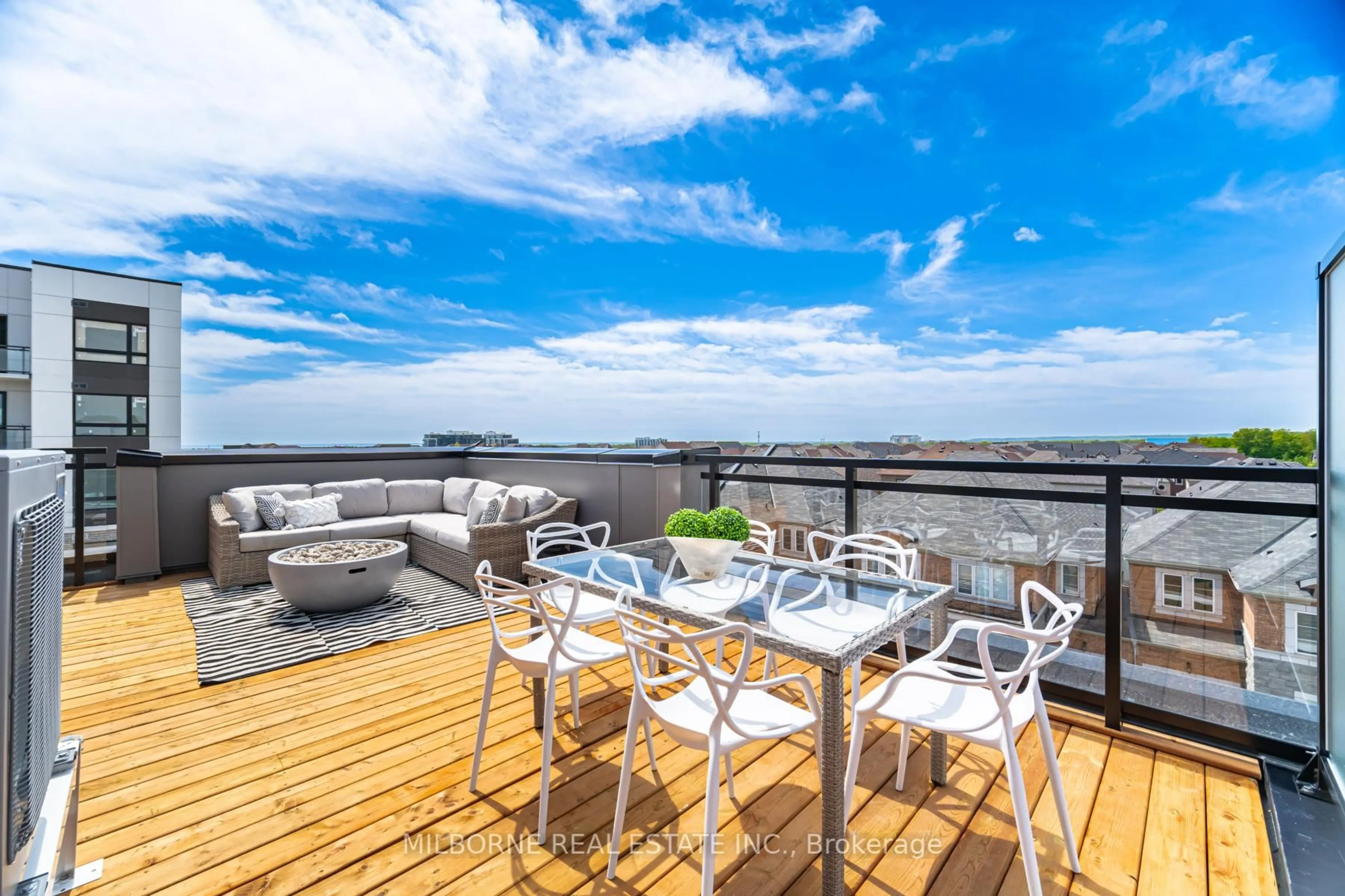 Patio, unknown for 290 Ironside Dr, Oakville Ontario L6M 1R1