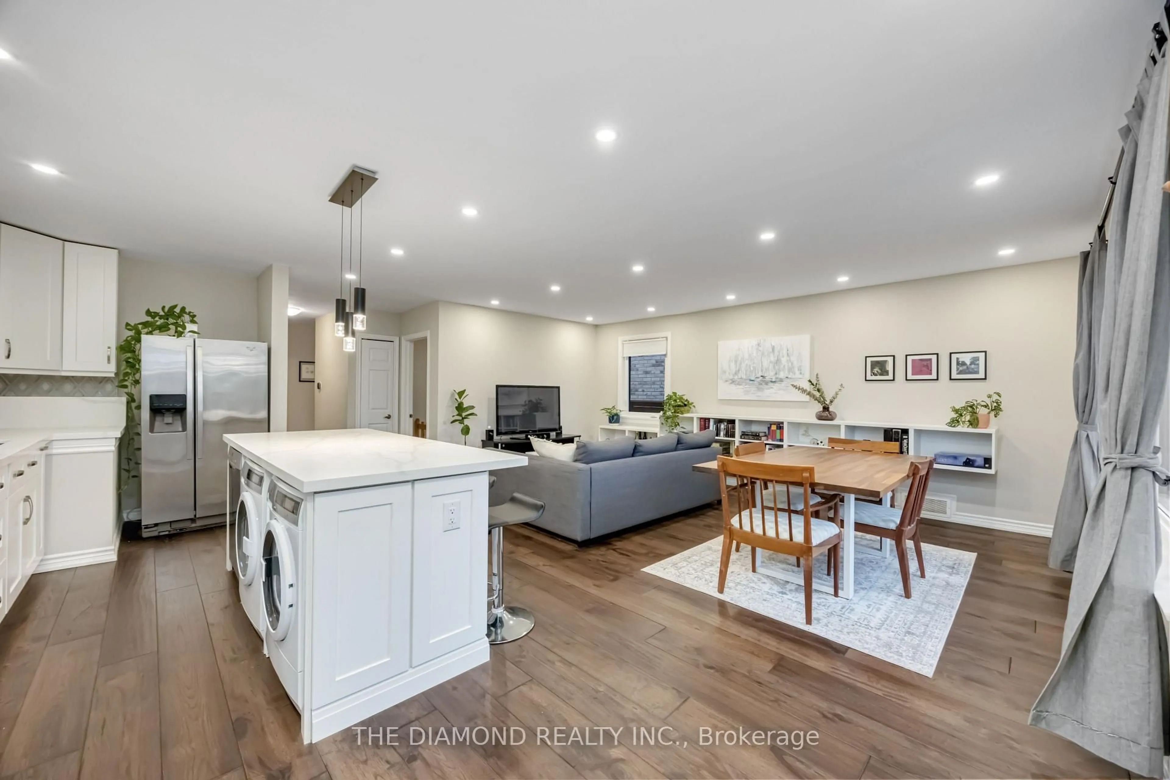 Open concept kitchen, unknown for 21 Gracefield Ave, Toronto Ontario M6L 1L2