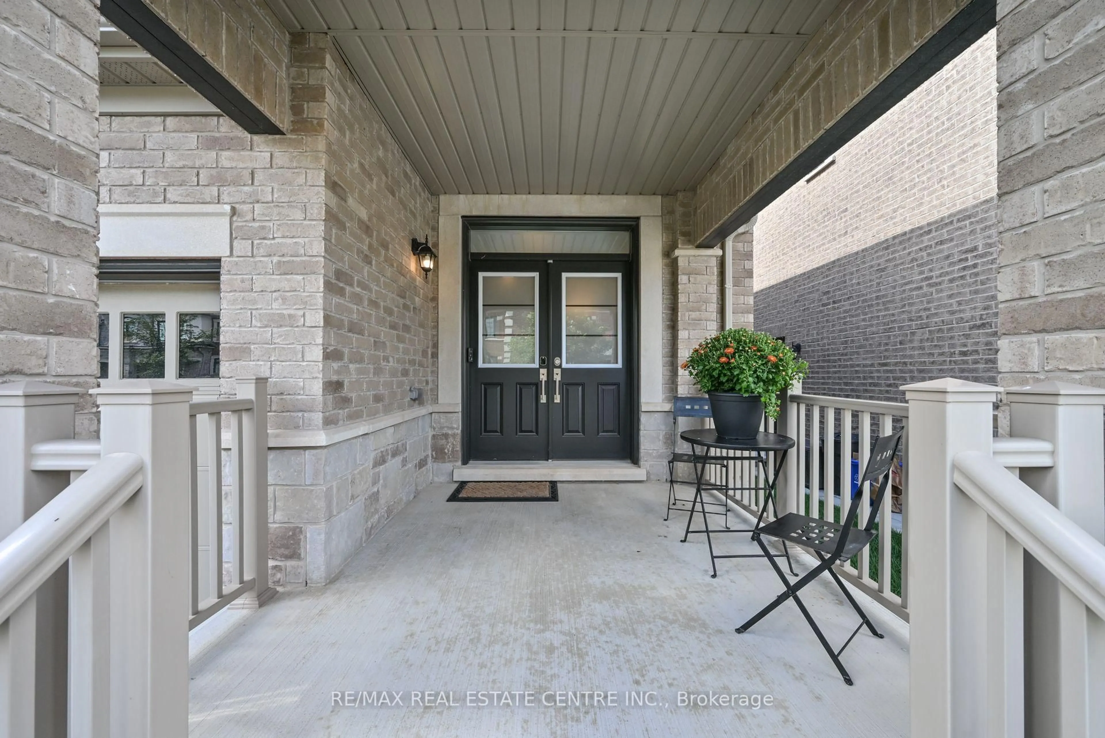 Indoor entryway for 1326 Raspberry Terr, Milton Ontario L9E 1N3