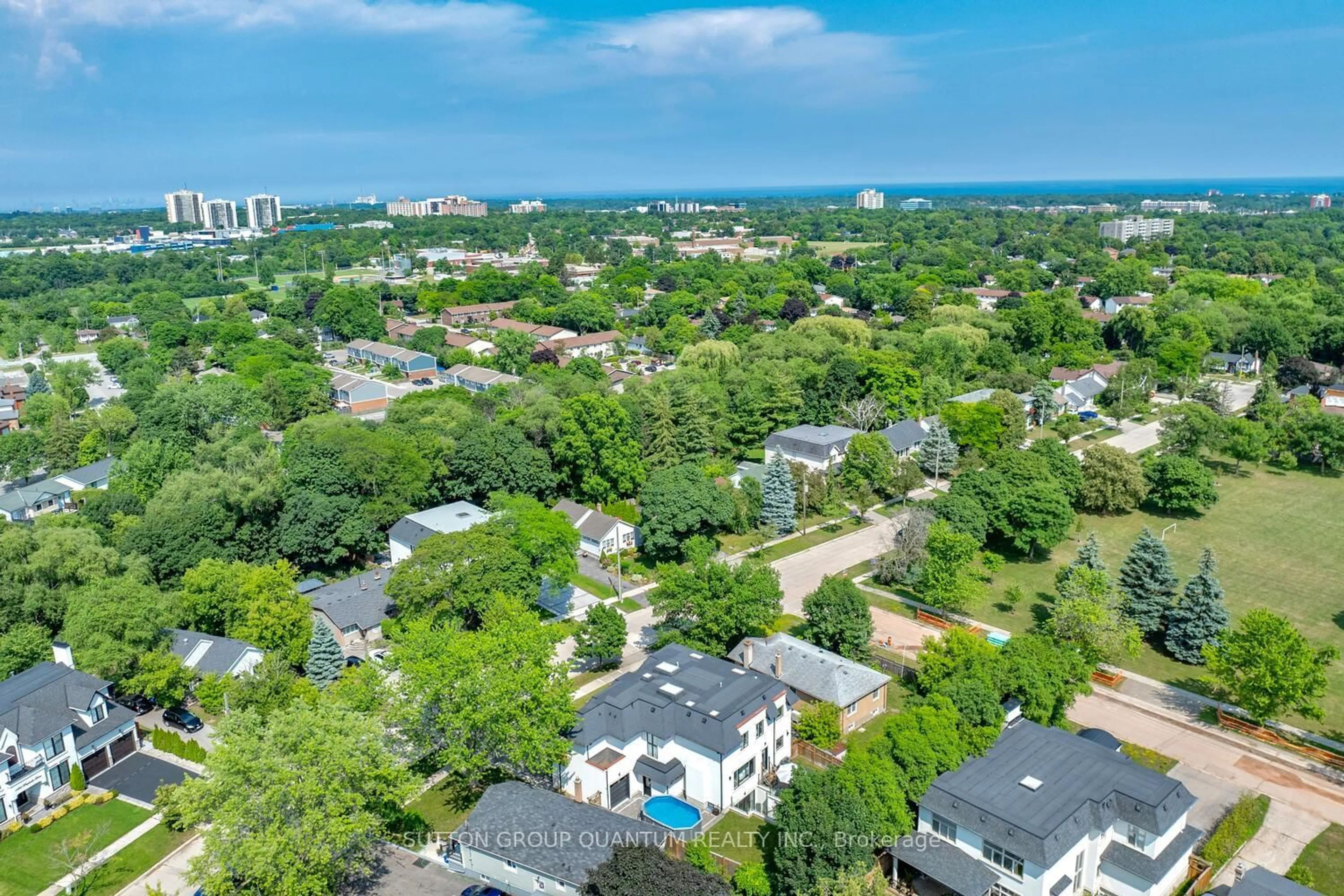 A pic from outside/outdoor area/front of a property/back of a property/a pic from drone, city buildings view from balcony for 1486 Pembroke Dr, Oakville Ontario L6H 1V8