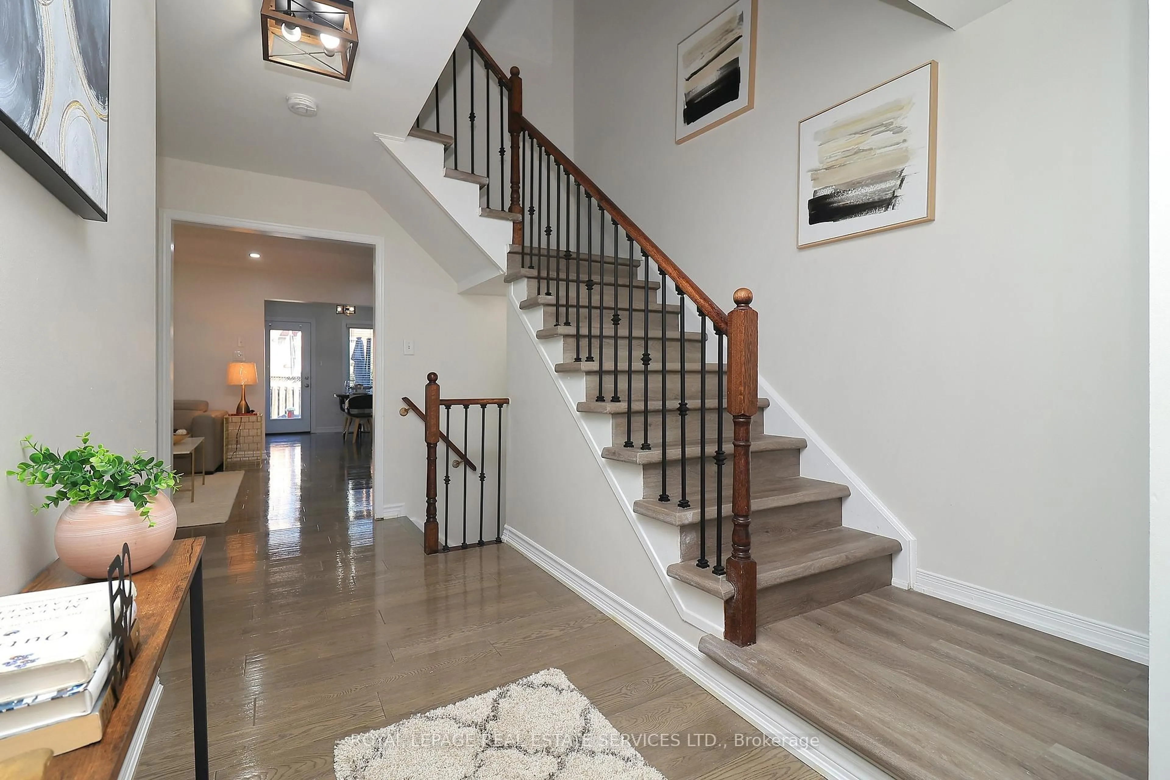 Unknown for 1747 Cobra Cres, Burlington Ontario L7L 7L5