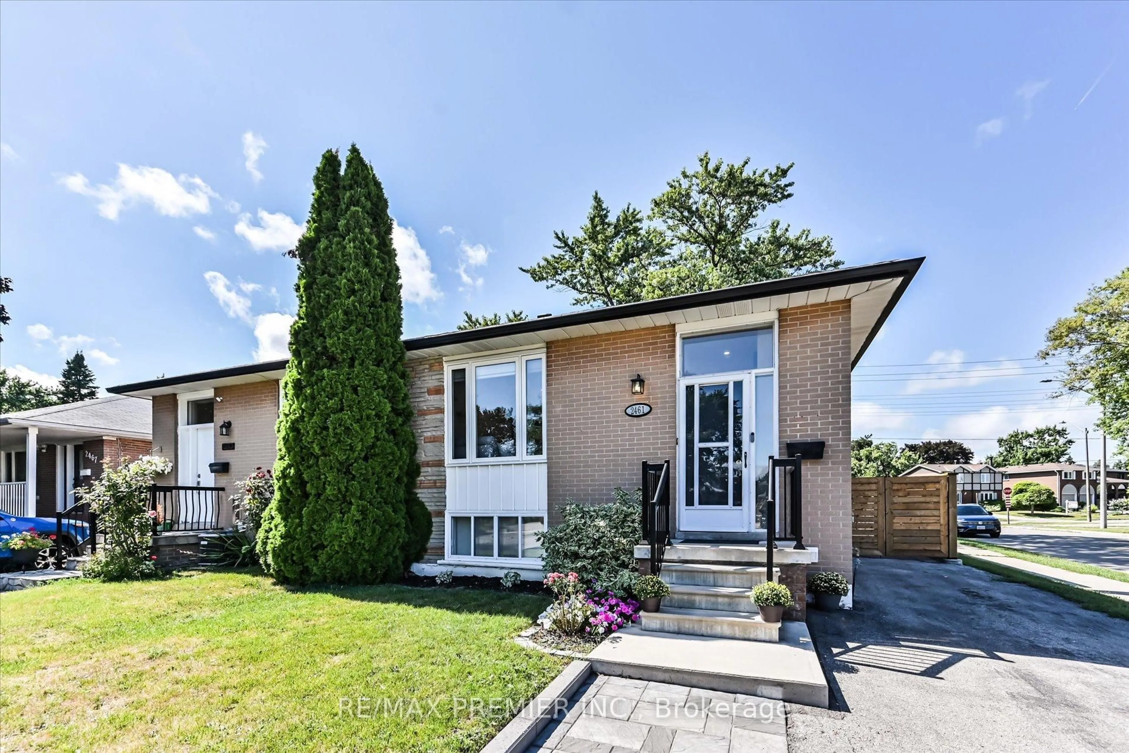 Home with brick exterior material, street for 2461 Padstow Cres, Mississauga Ontario L5J 2G2