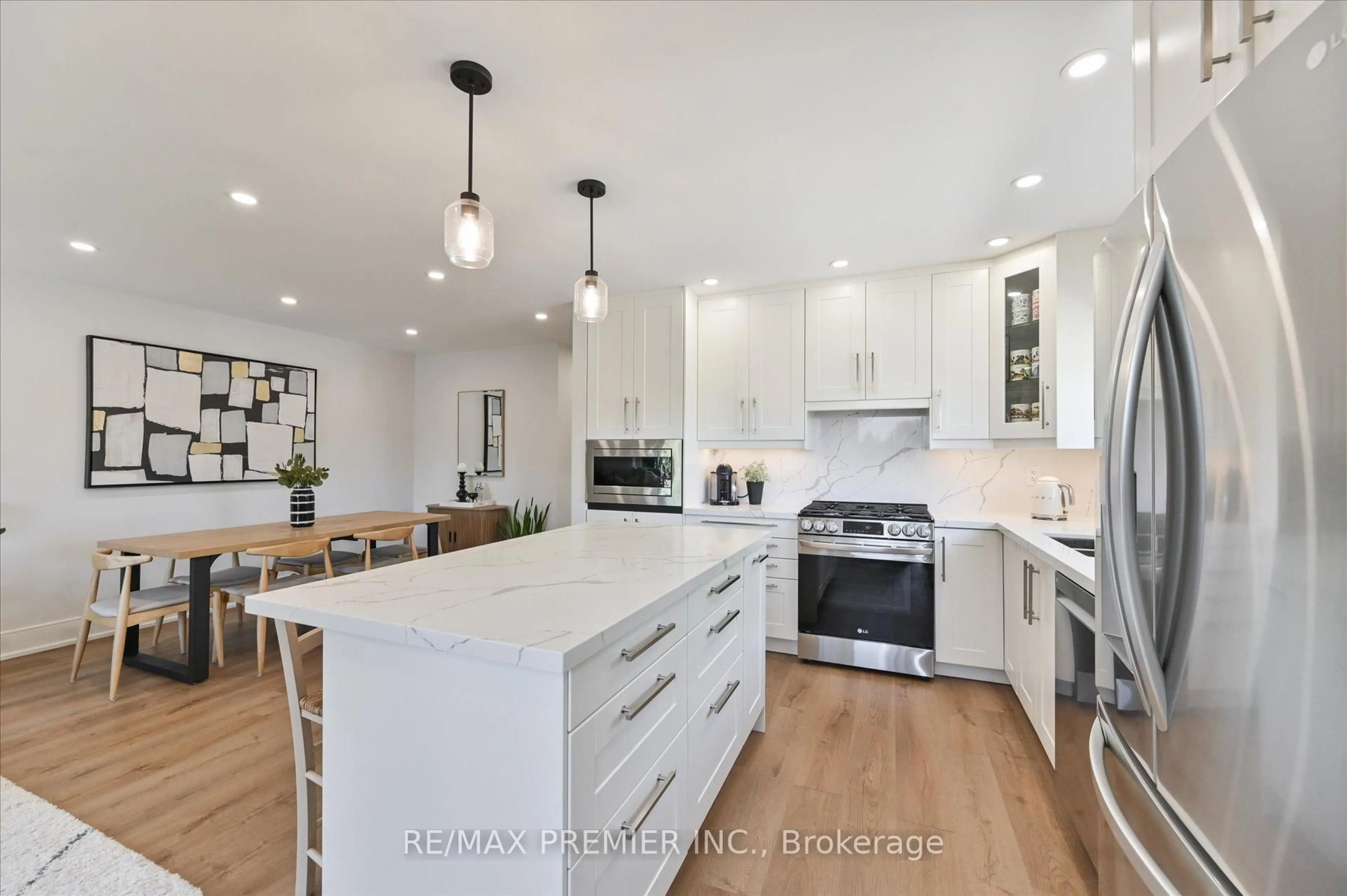 Open concept kitchen, unknown for 2461 Padstow Cres, Mississauga Ontario L5J 2G2