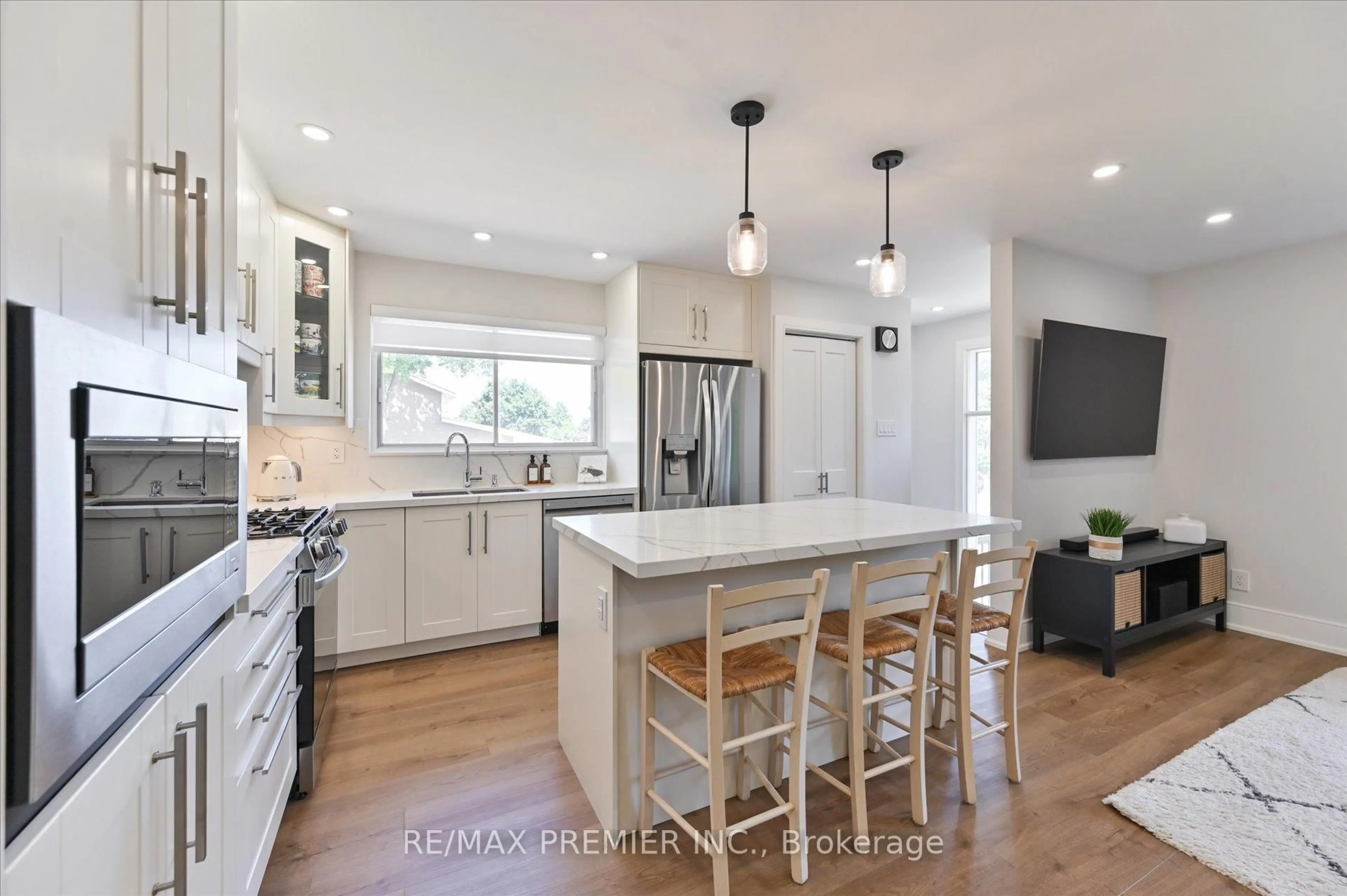 Open concept kitchen, unknown for 2461 Padstow Cres, Mississauga Ontario L5J 2G2