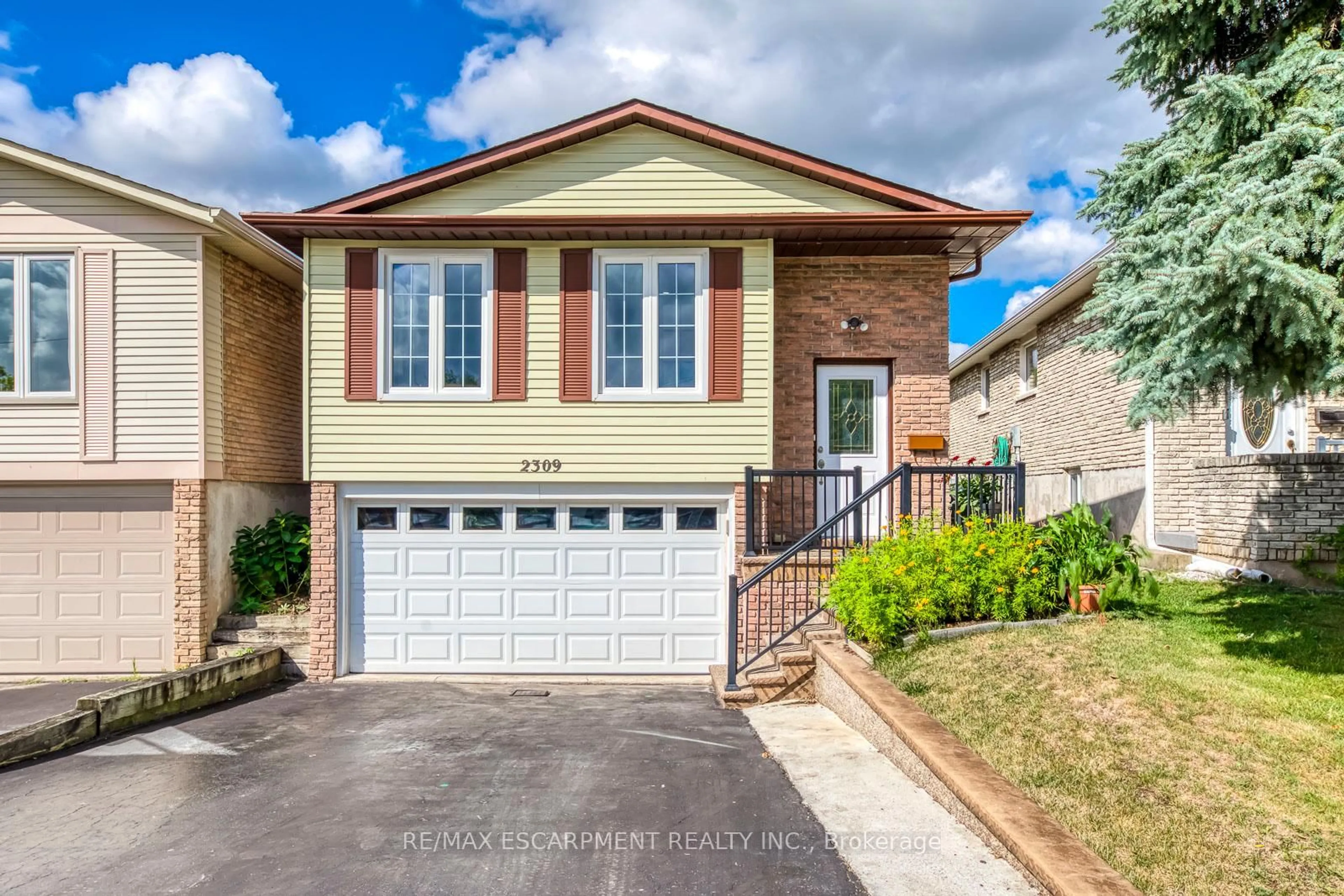 Home with brick exterior material, street for 2309 Malcolm Cres, Burlington Ontario L7P 4G8