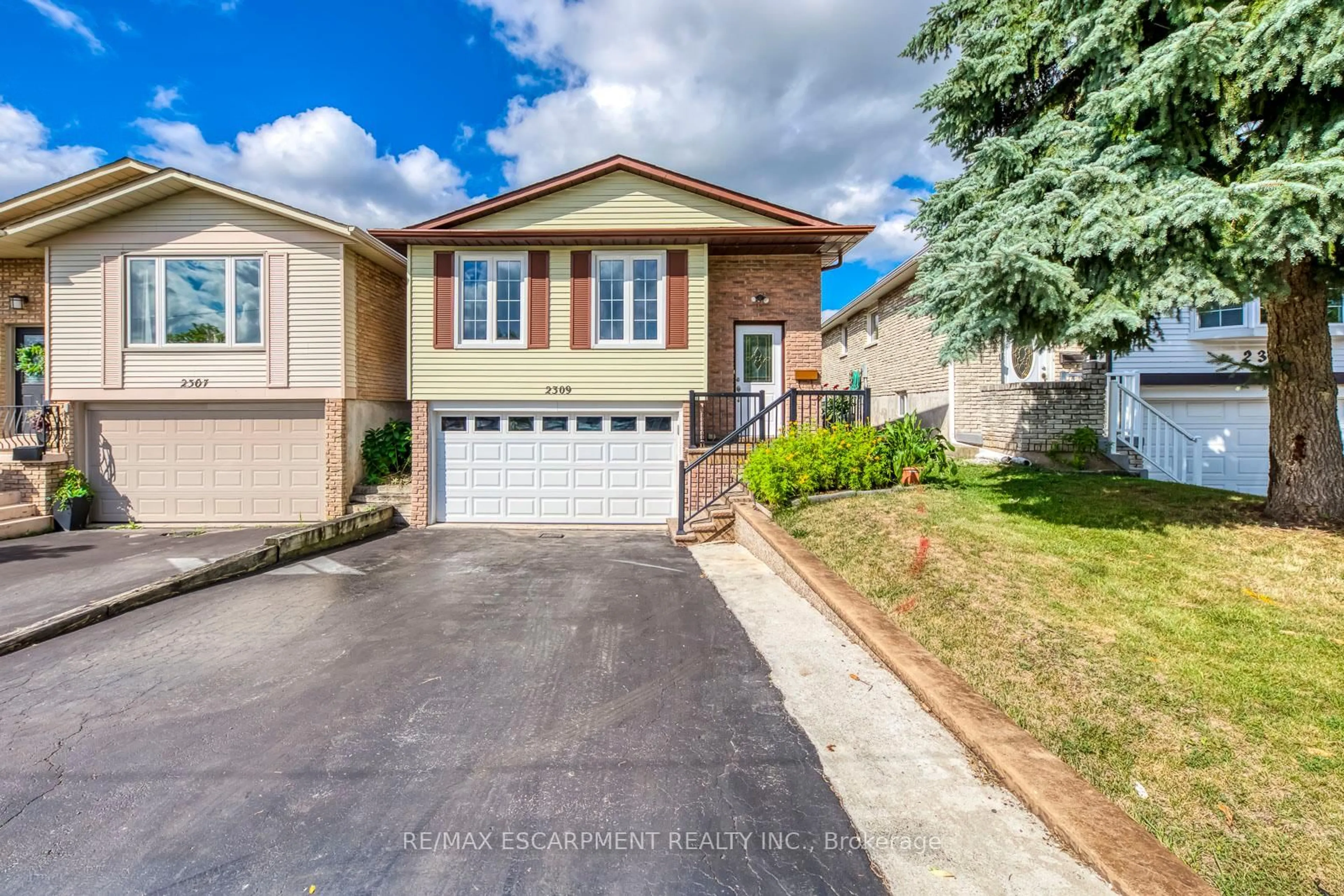 Home with brick exterior material, street for 2309 Malcolm Cres, Burlington Ontario L7P 4G8