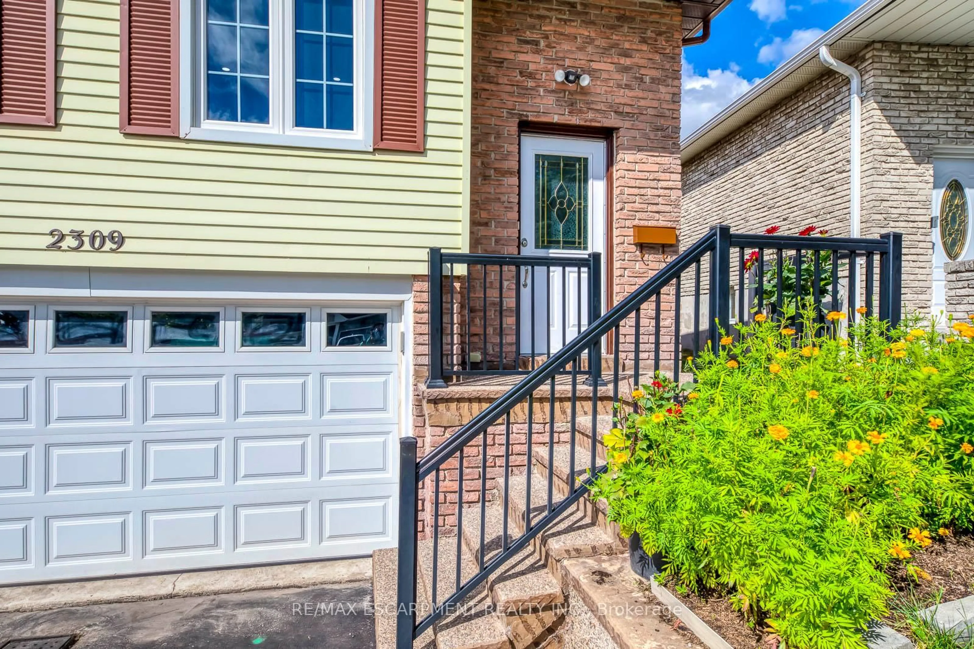 Unknown for 2309 Malcolm Cres, Burlington Ontario L7P 4G8