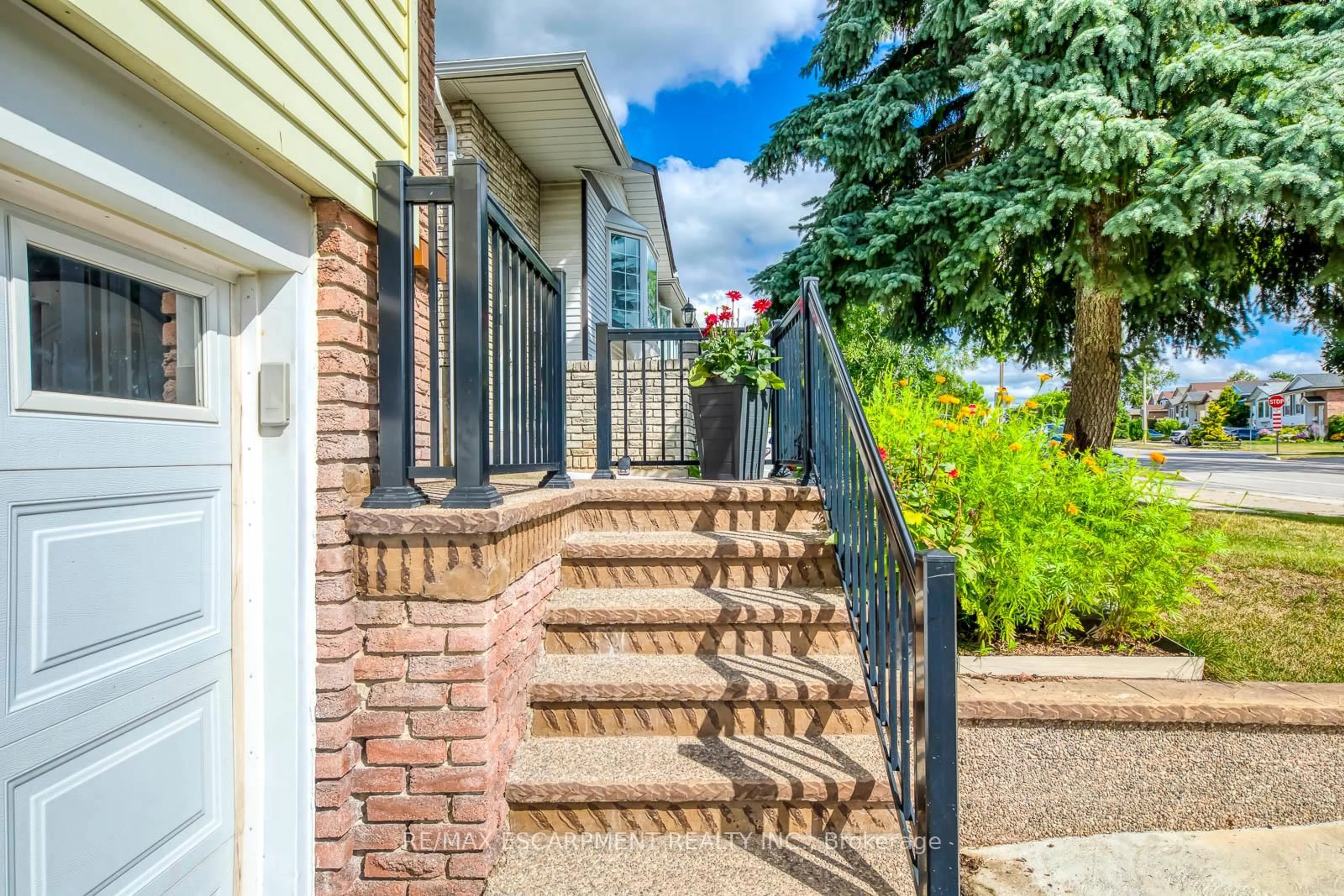 Unknown for 2309 Malcolm Cres, Burlington Ontario L7P 4G8