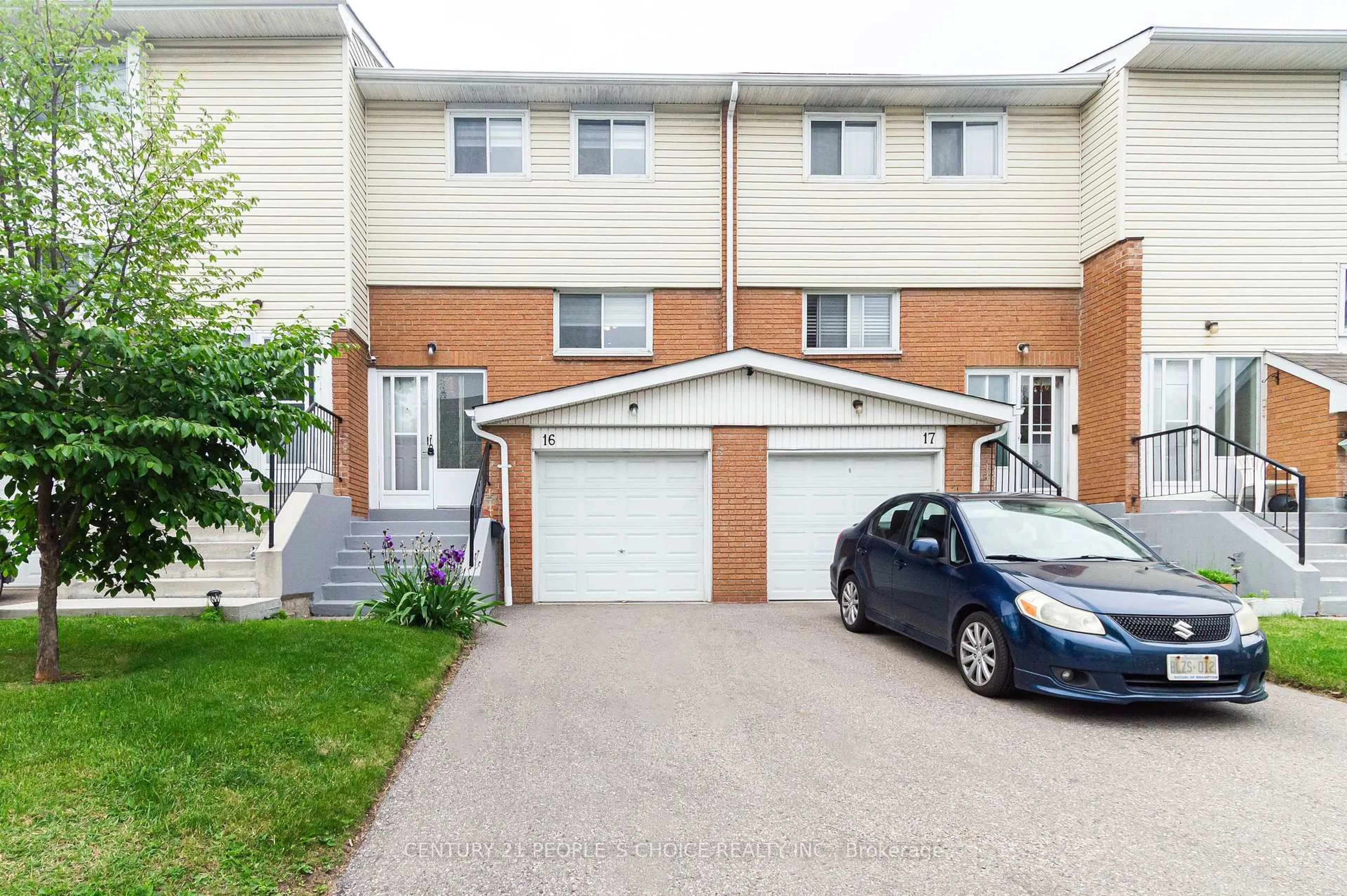 A pic from outside/outdoor area/front of a property/back of a property/a pic from drone, street for 16 Franklin Crt, Brampton Ontario L6T 3Z1