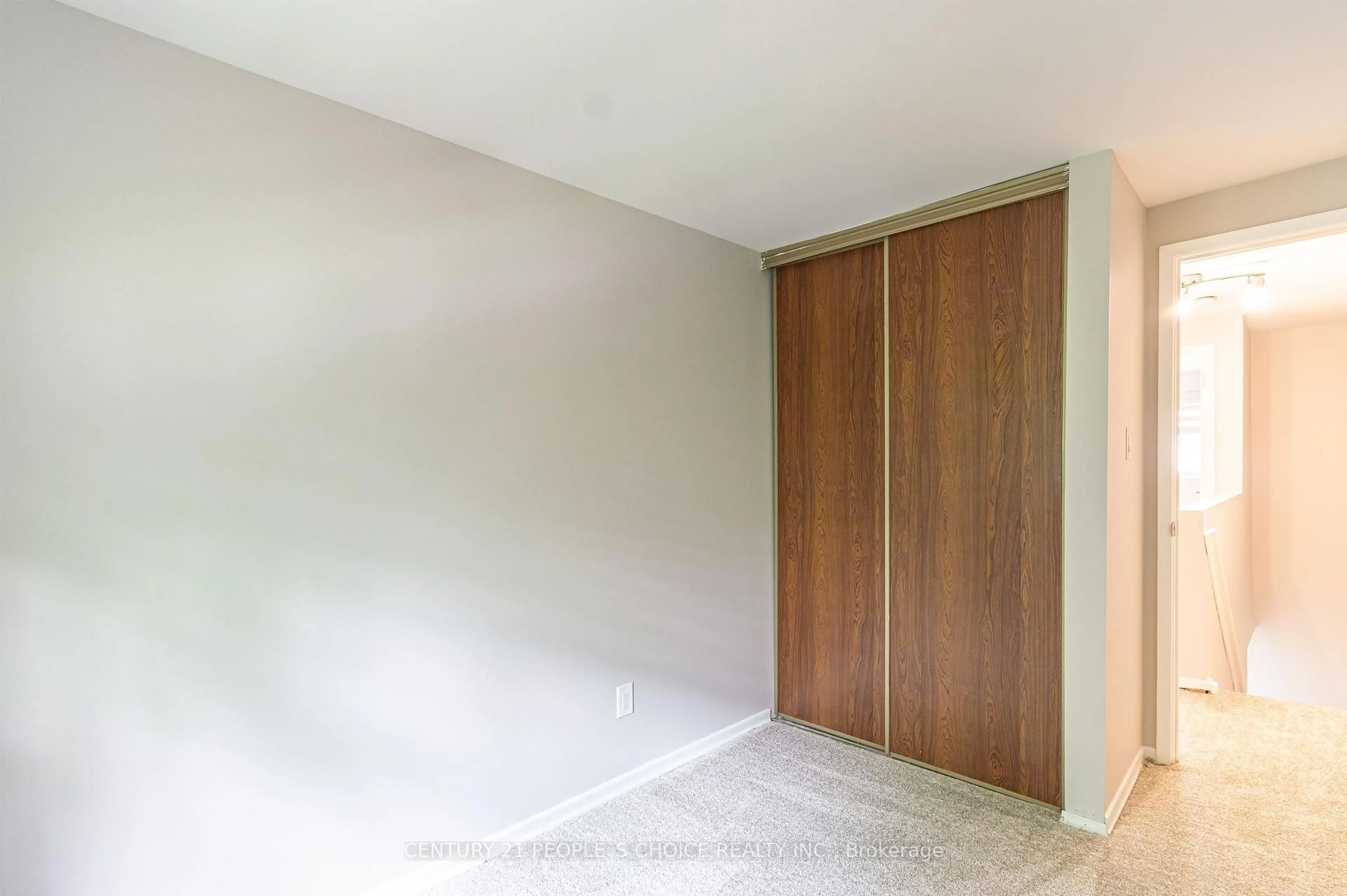 A pic of a room for 16 Franklin Crt, Brampton Ontario L6T 3Z1