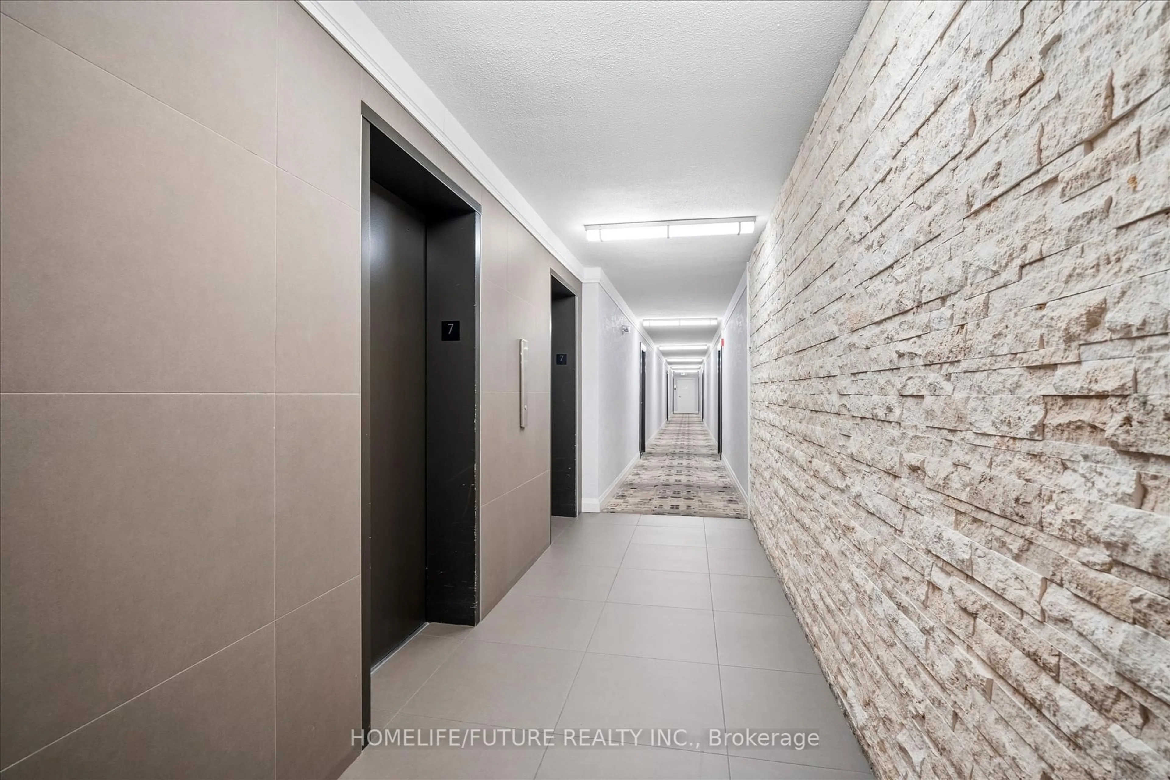 Indoor foyer for 25 Four Winds Dr #712, Toronto Ontario M3J 1K8