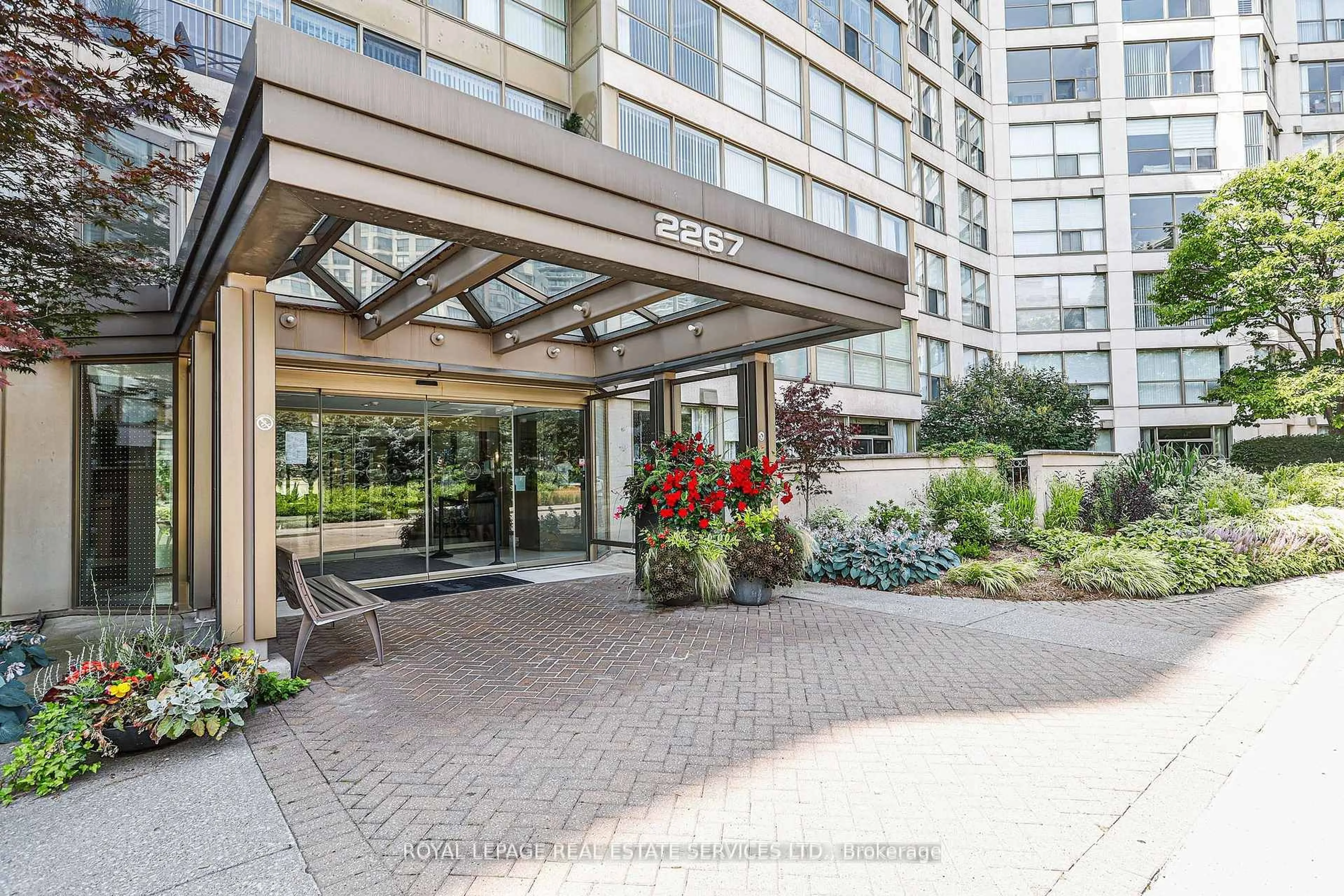 Indoor foyer for 2267 Lakeshore Blvd #216, Toronto Ontario M8V 3X2