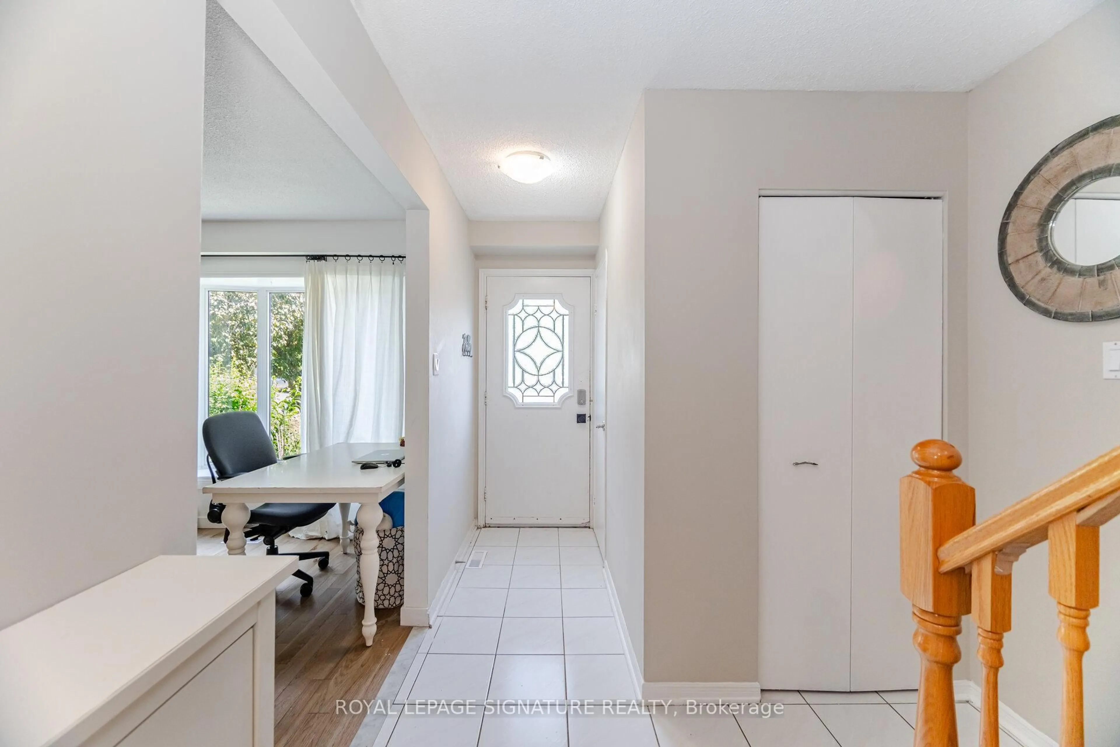 Indoor entryway for 2698 Lundene Rd, Mississauga Ontario L5J 3Z1