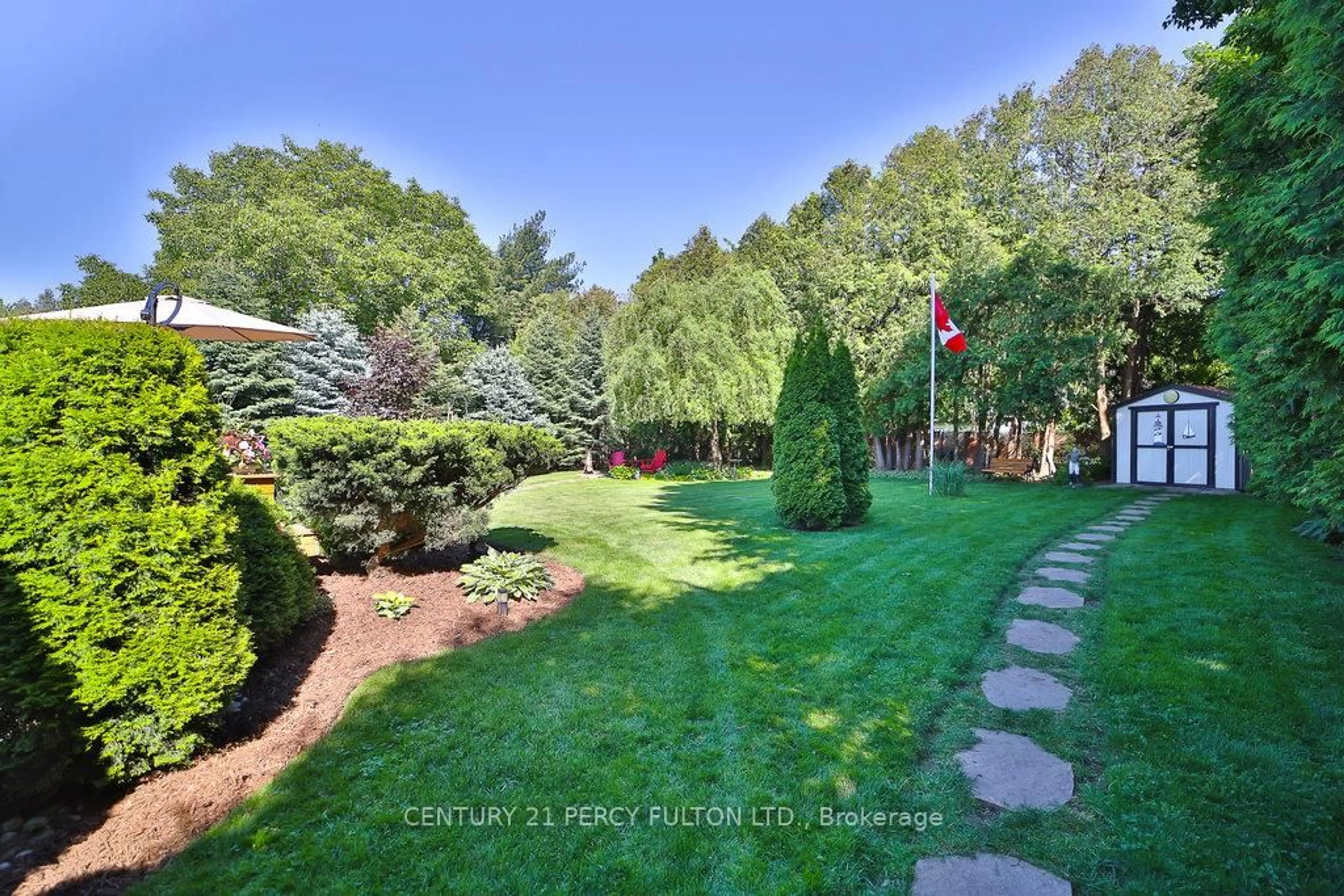 Patio, forest/trees view for 1520 Rebecca St, Oakville Ontario L6L 1Z7