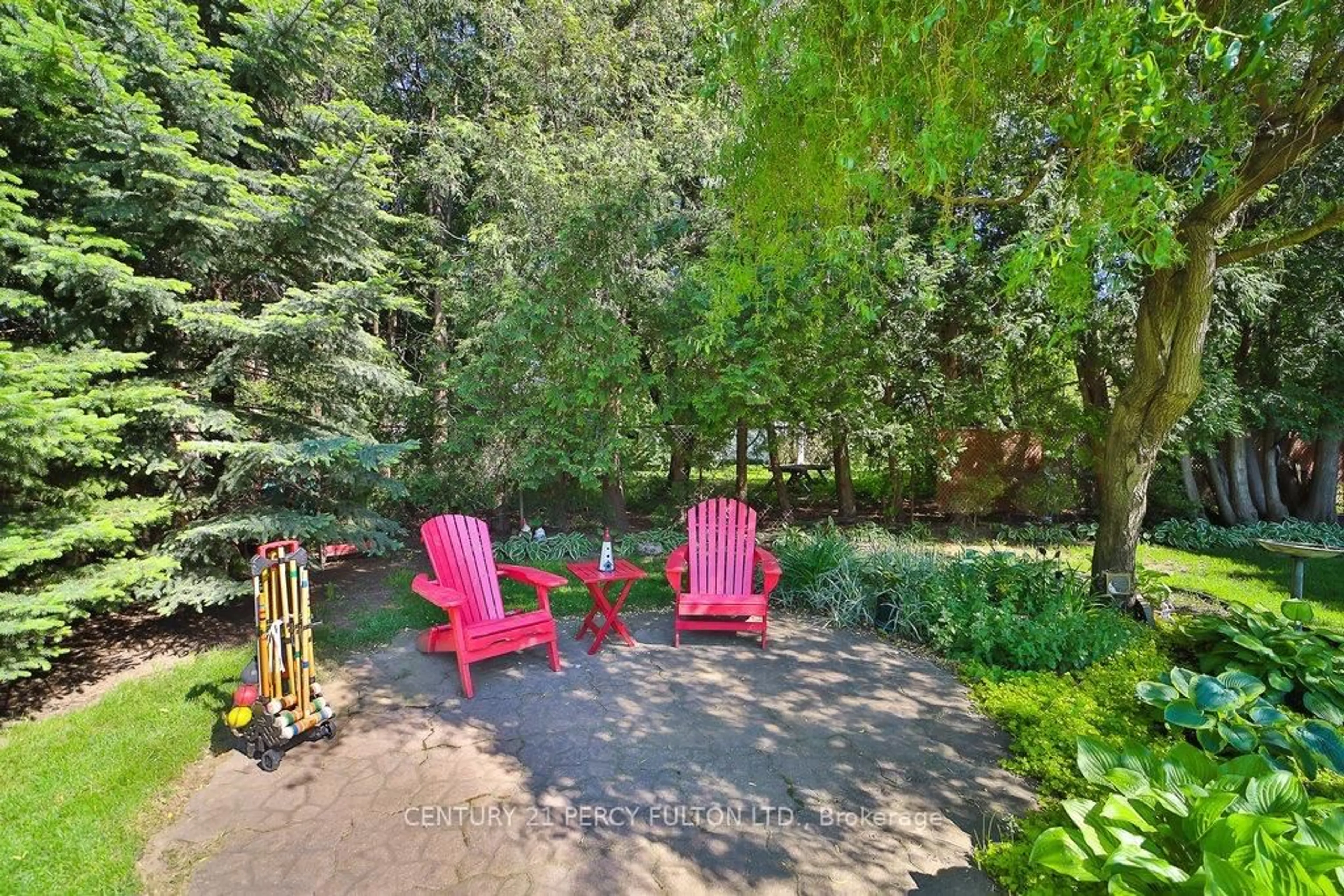 Patio, forest/trees view for 1520 Rebecca St, Oakville Ontario L6L 1Z7