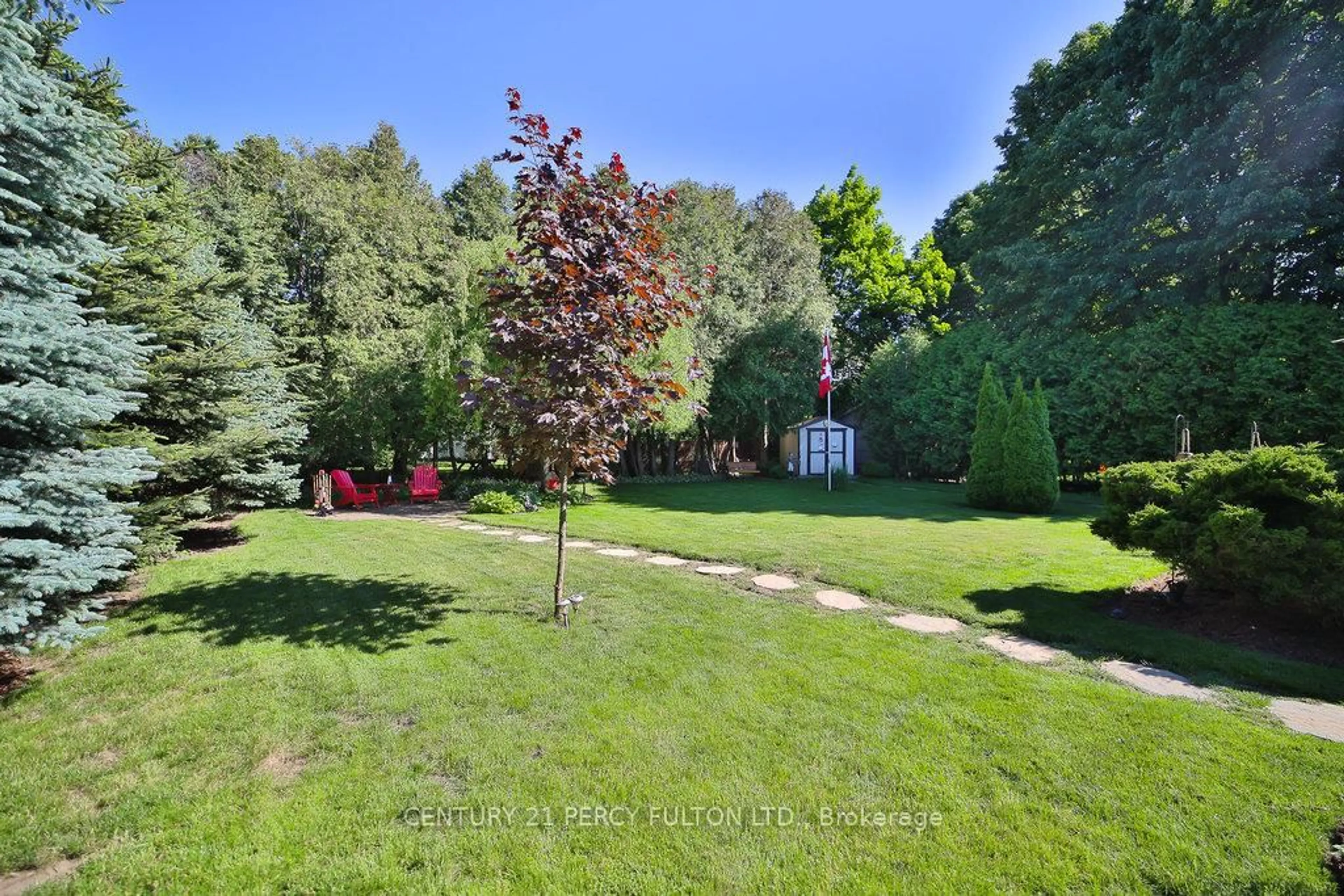 A pic from outside/outdoor area/front of a property/back of a property/a pic from drone, forest/trees view for 1520 Rebecca St, Oakville Ontario L6L 1Z7
