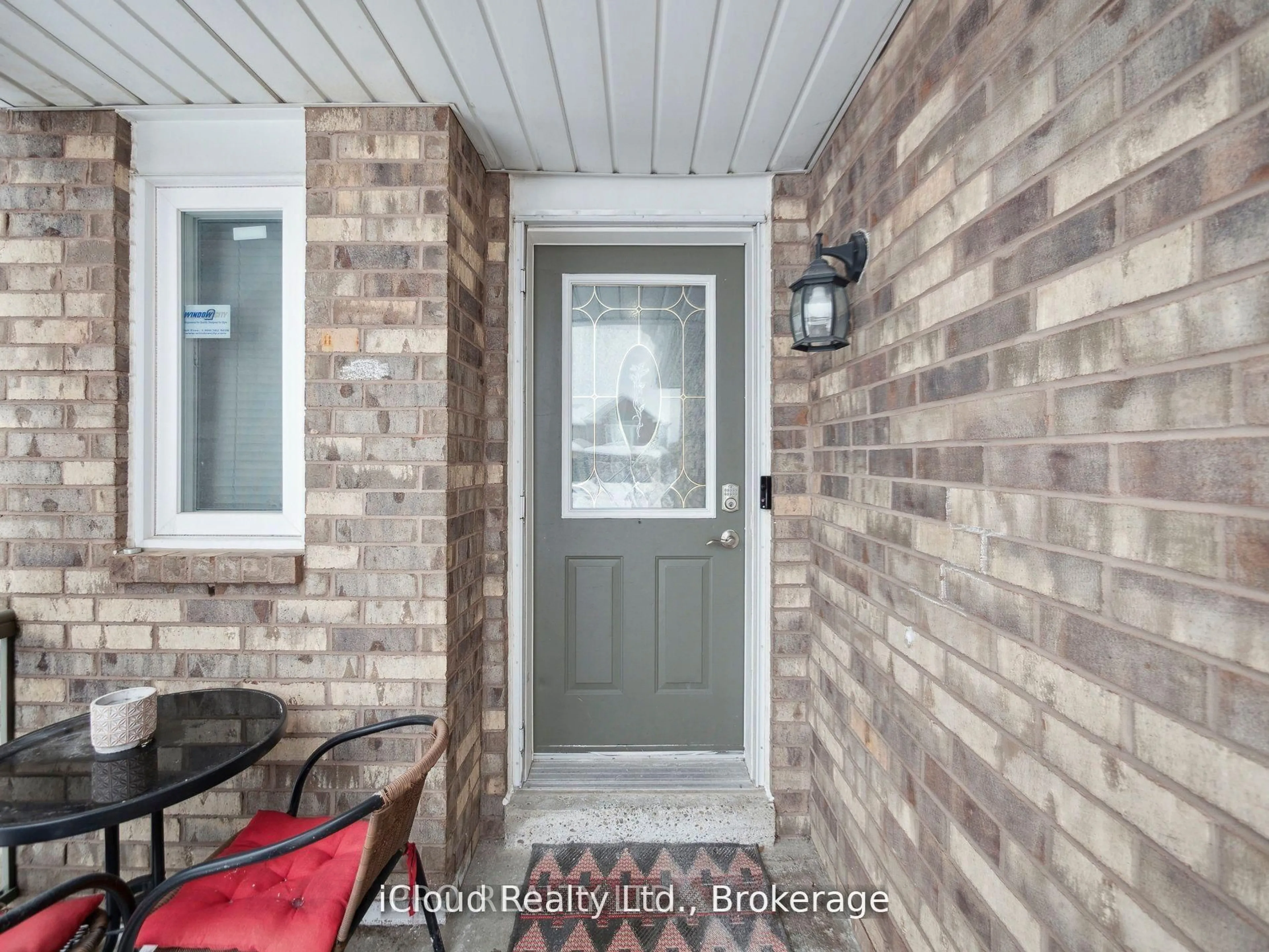 Indoor entryway for 424 Jay Cres, Orangeville Ontario L9W 4Z2