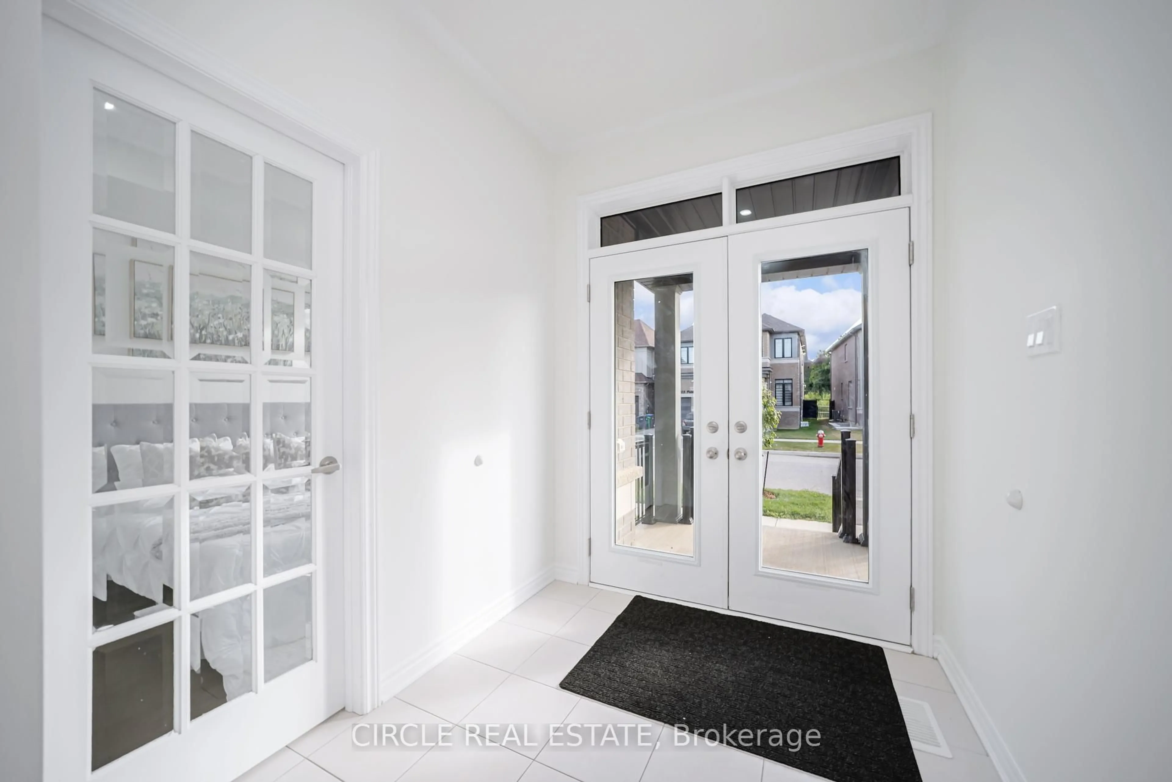 Indoor entryway for 127 petch Ave, Caledon Ontario L7C 4K3