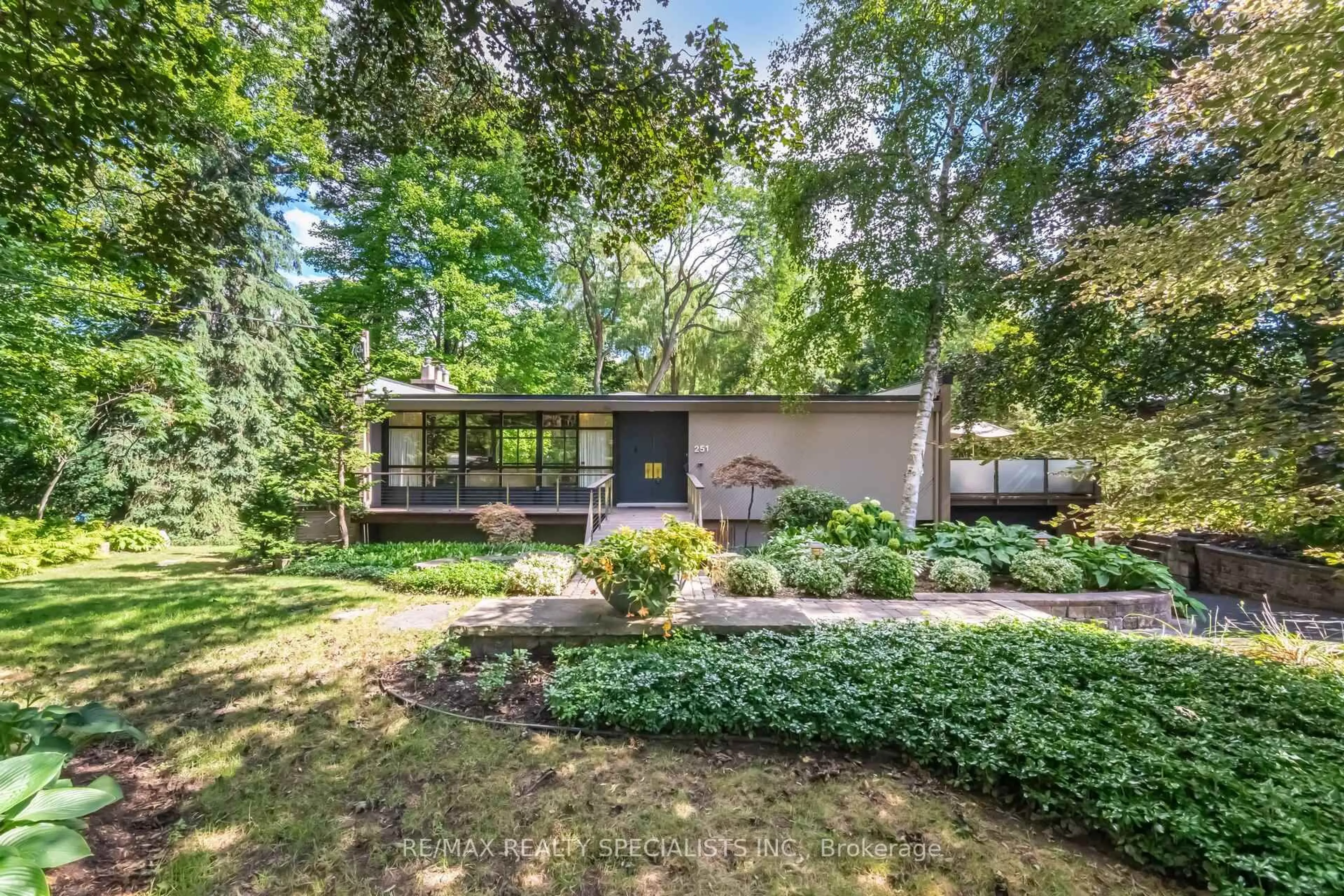 Unknown for 251 Dickson Park Cres, Mississauga Ontario L5B 1Y5
