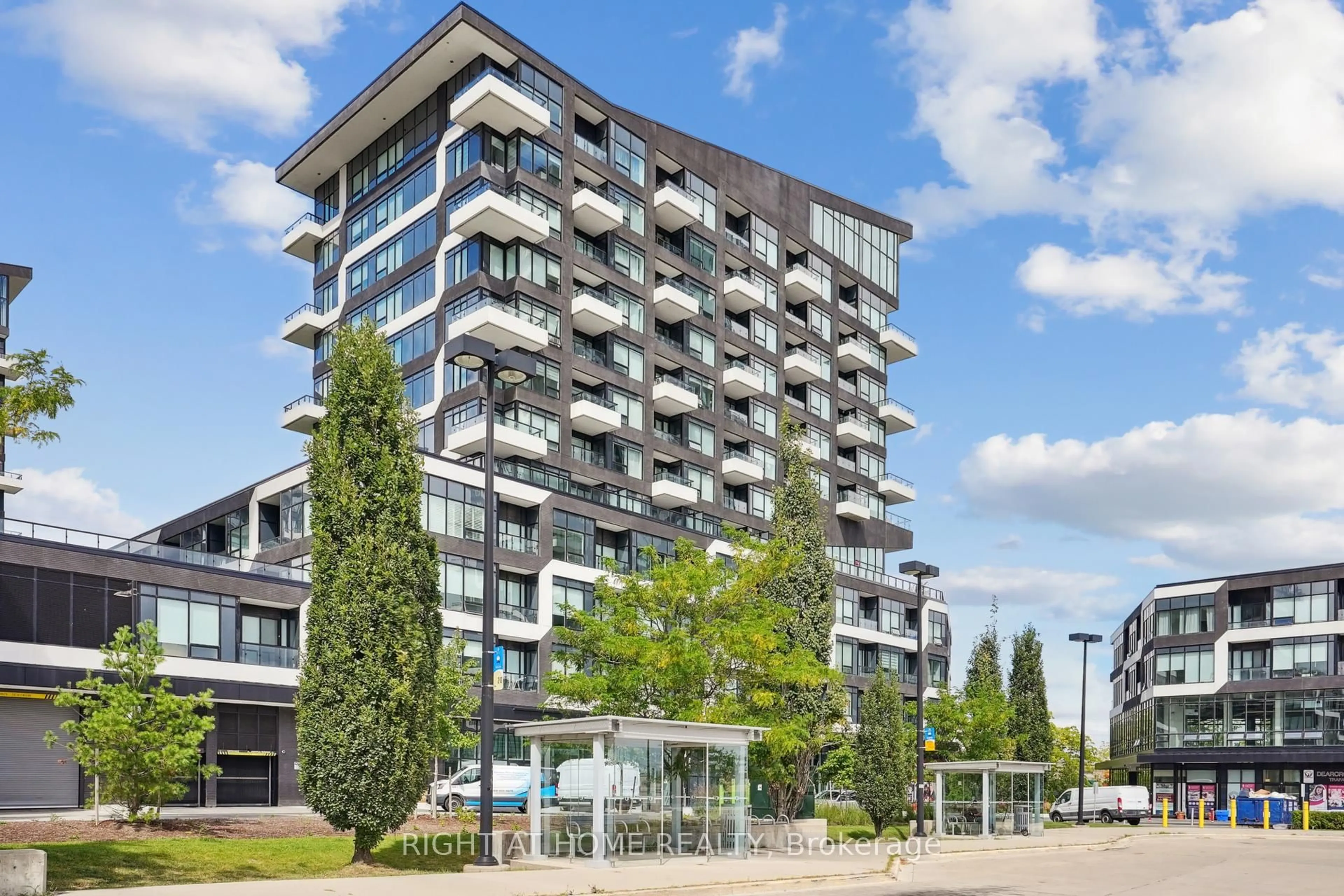 Patio, building for 2485 Taunton Rd #436, Oakville Ontario L6H 3R8