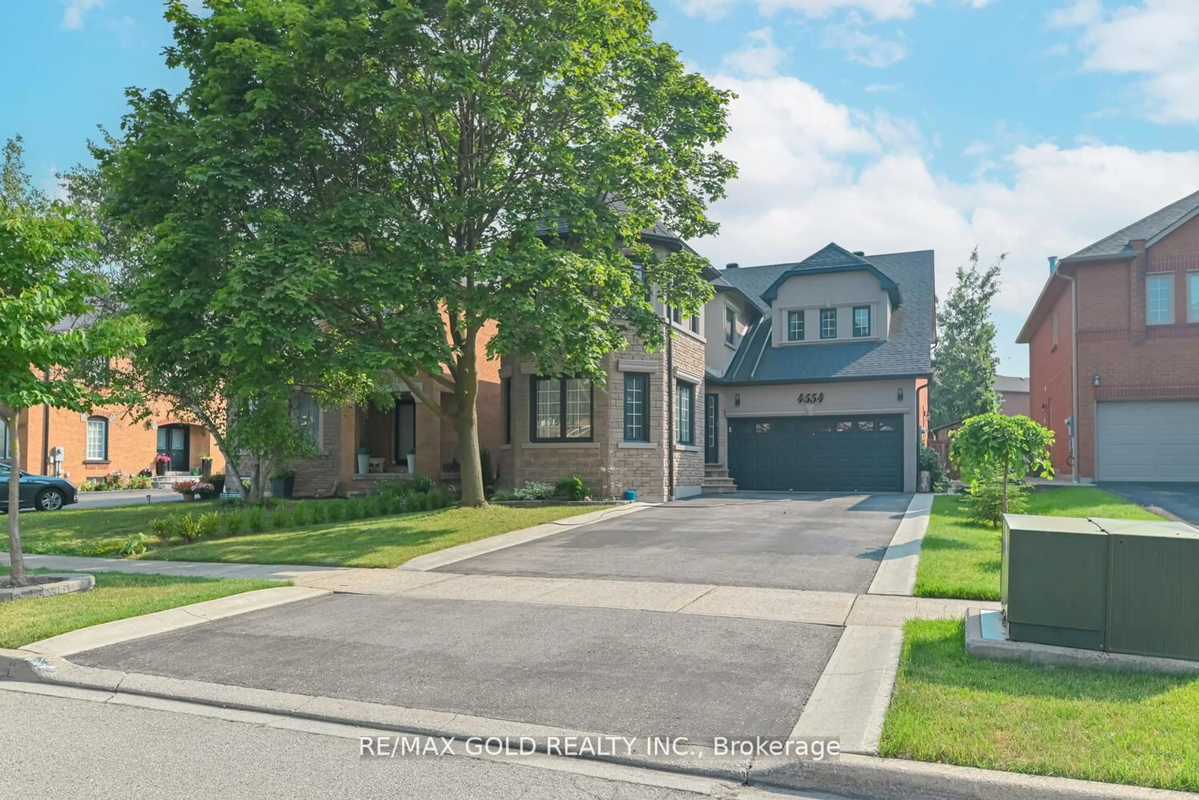 Home with brick exterior material, street for 4554 Willow Creek Dr, Mississauga Ontario L5V 1G7