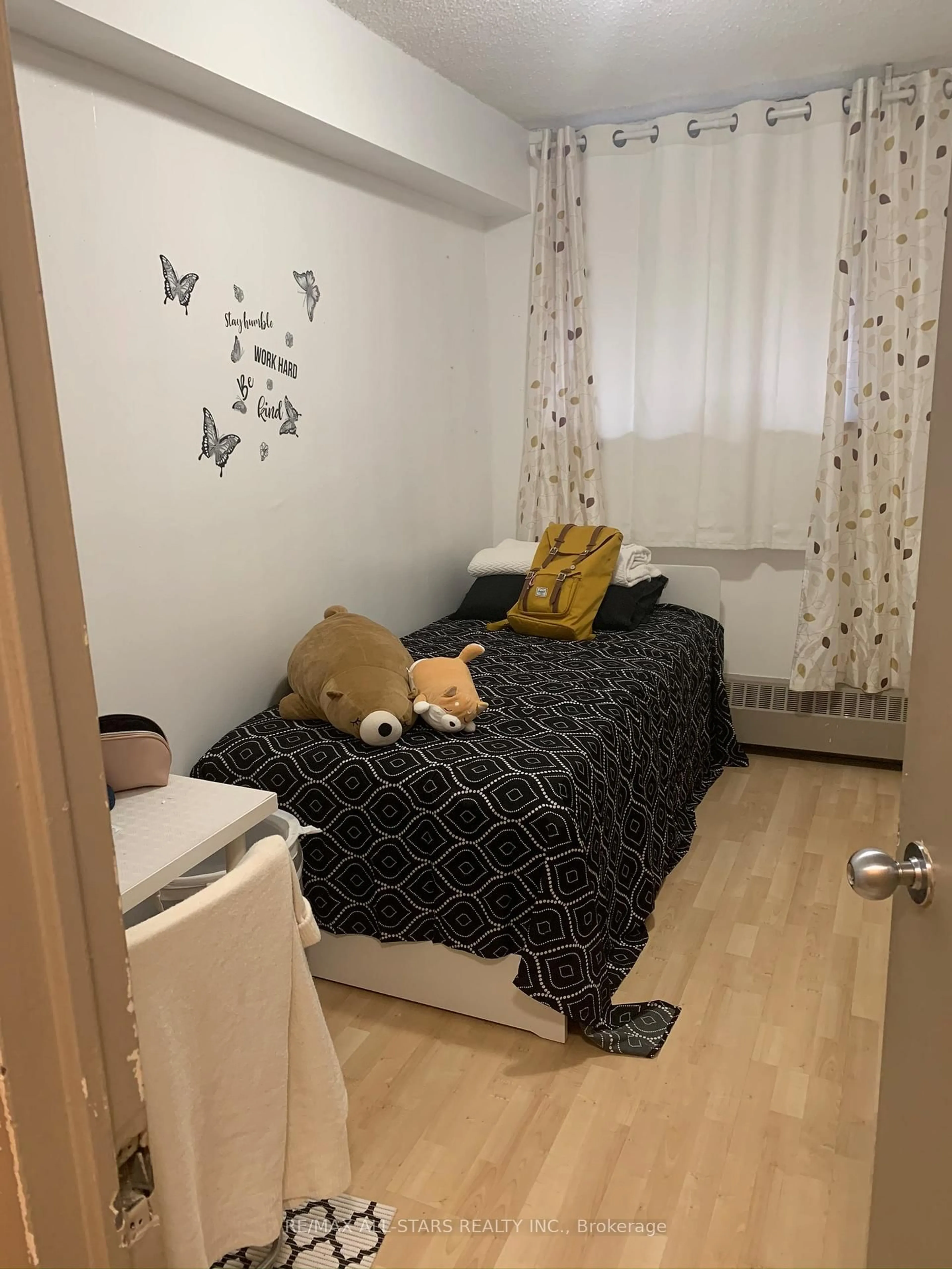 A pic of a room for 200 Lotherton Ptwy #109, Toronto Ontario M6B 2G8