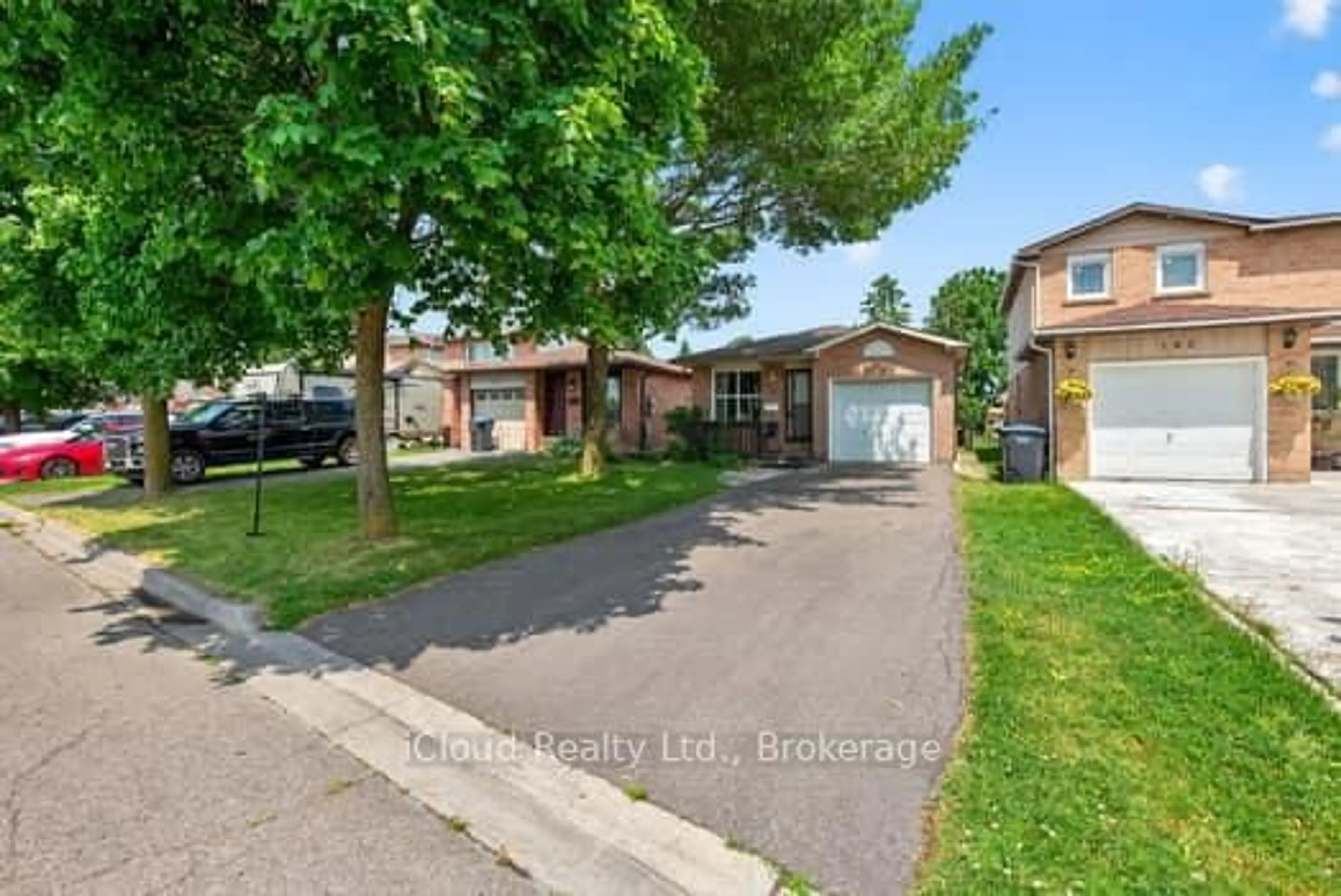 A pic from outside/outdoor area/front of a property/back of a property/a pic from drone, street for 178 Martindale Cres, Brampton Ontario L6X 2V2
