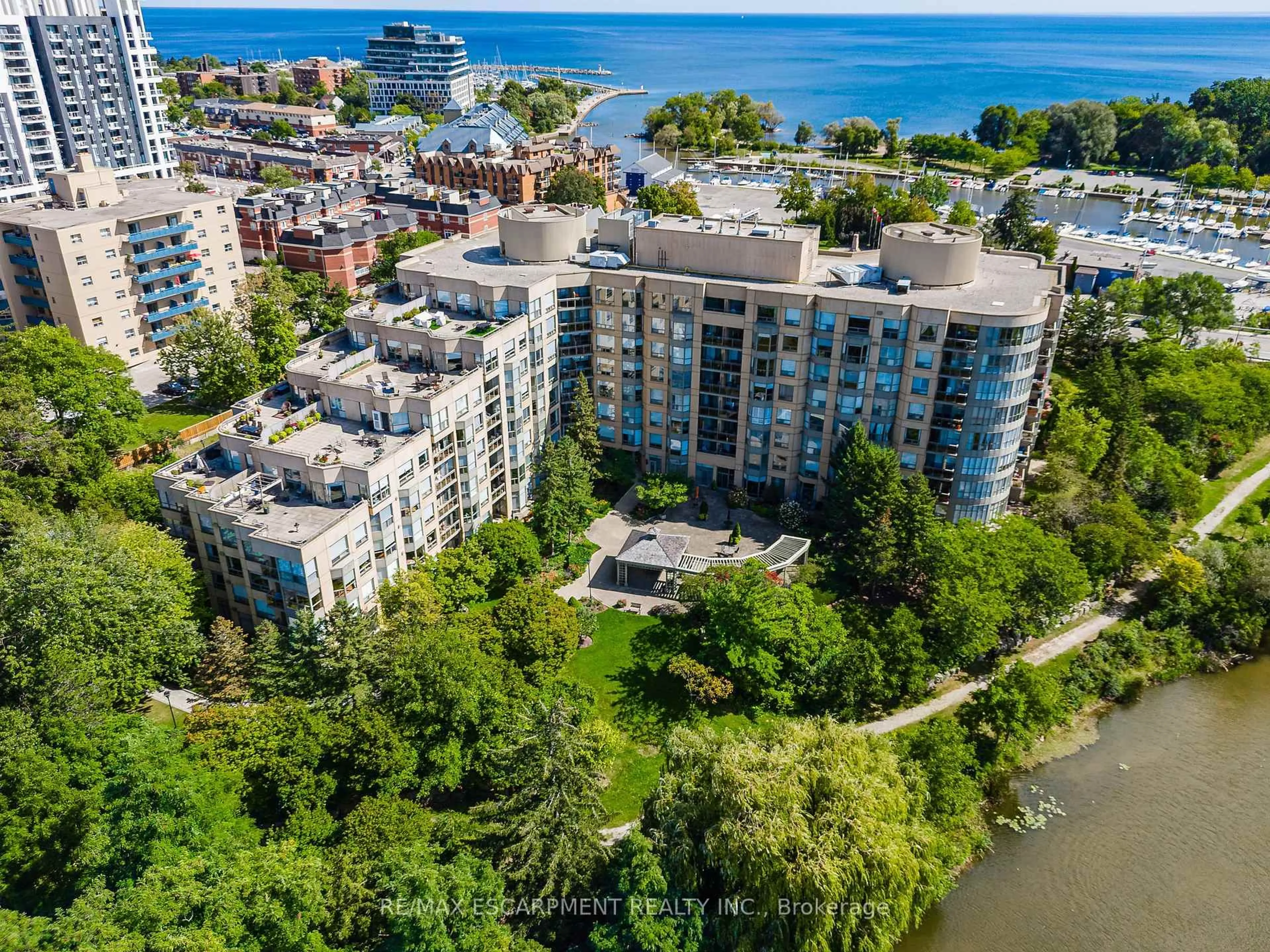 A pic from outside/outdoor area/front of a property/back of a property/a pic from drone, water/lake/river/ocean view for 2511 Lakeshore Rd #805, Burlington Ontario L6L 6Z1