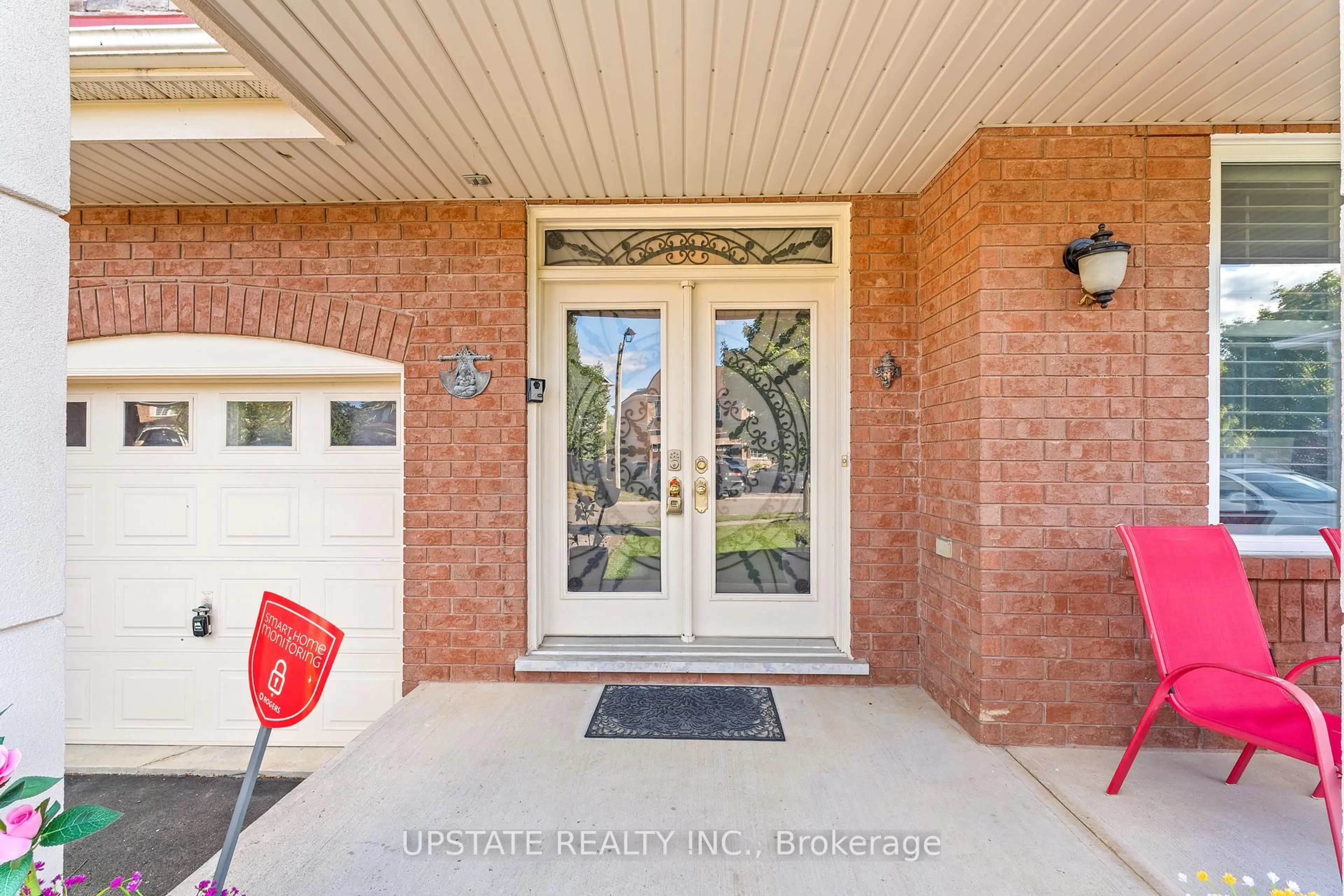 Indoor entryway for 28 Cosmo Crt, Brampton Ontario L6P 1G2