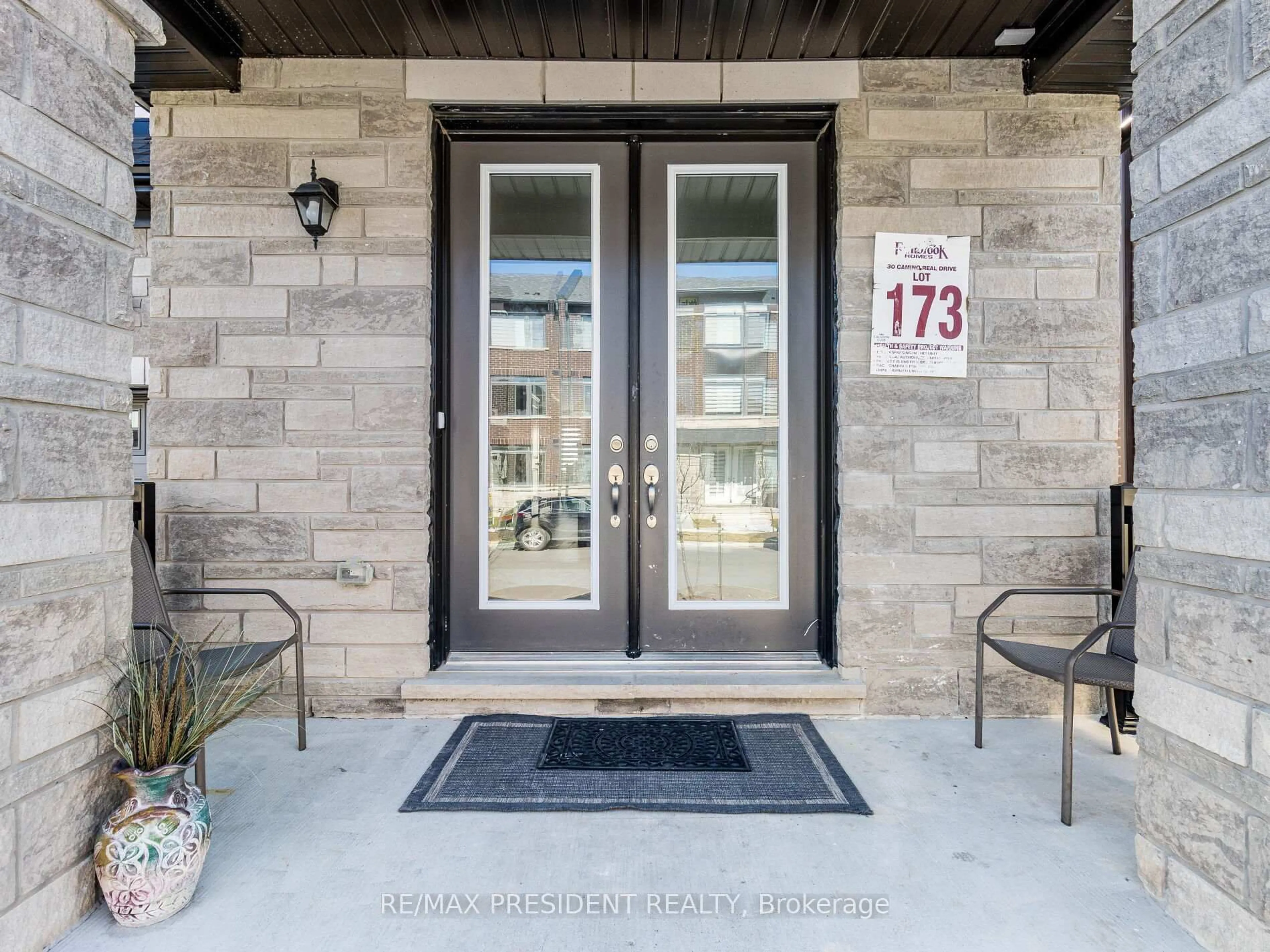 Indoor entryway for 30 Camino Real Dr, Caledon Ontario L7C 4L9