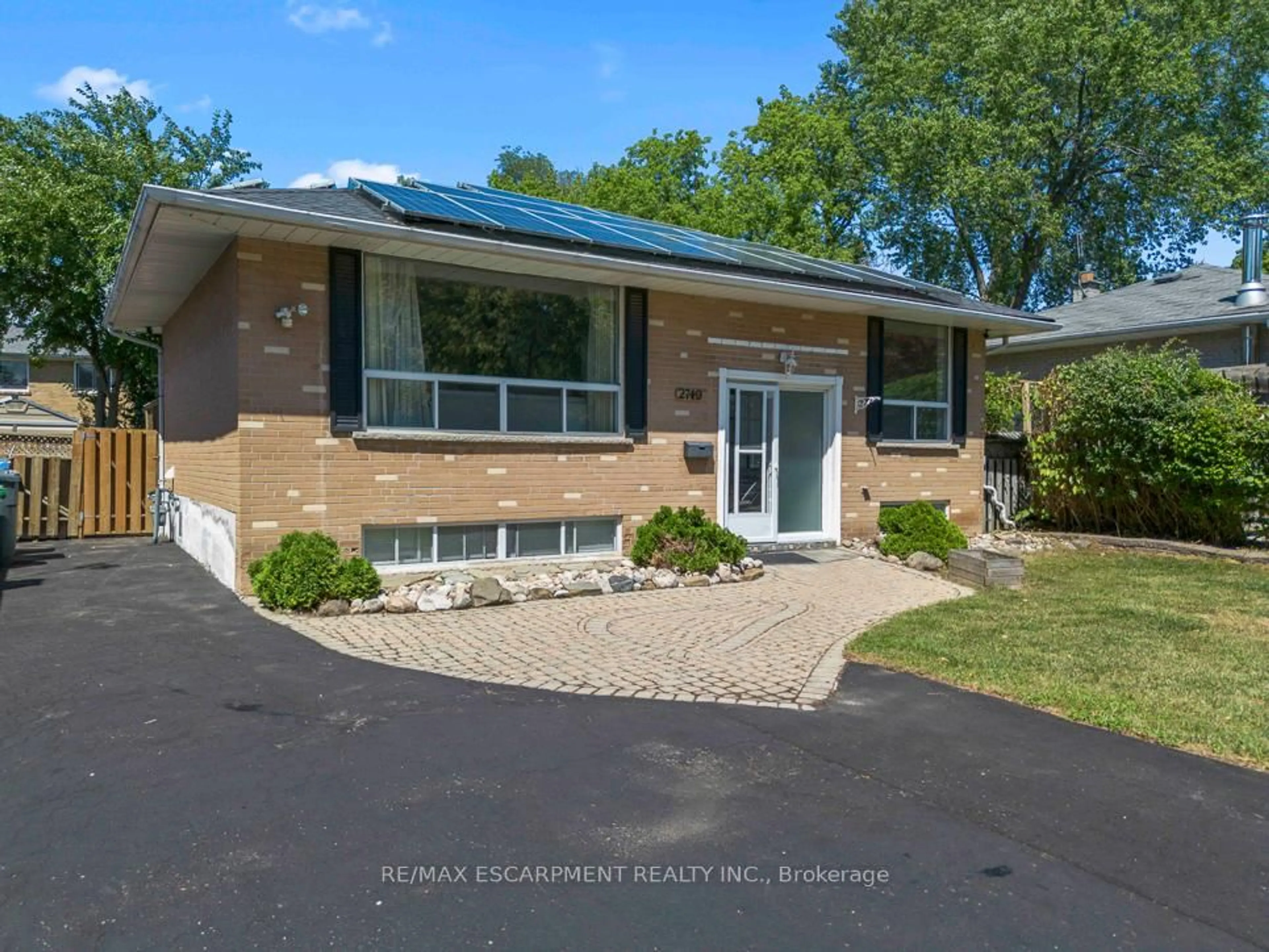 Home with brick exterior material, street for 2749 Truscott Dr, Mississauga Ontario L5J 2B8