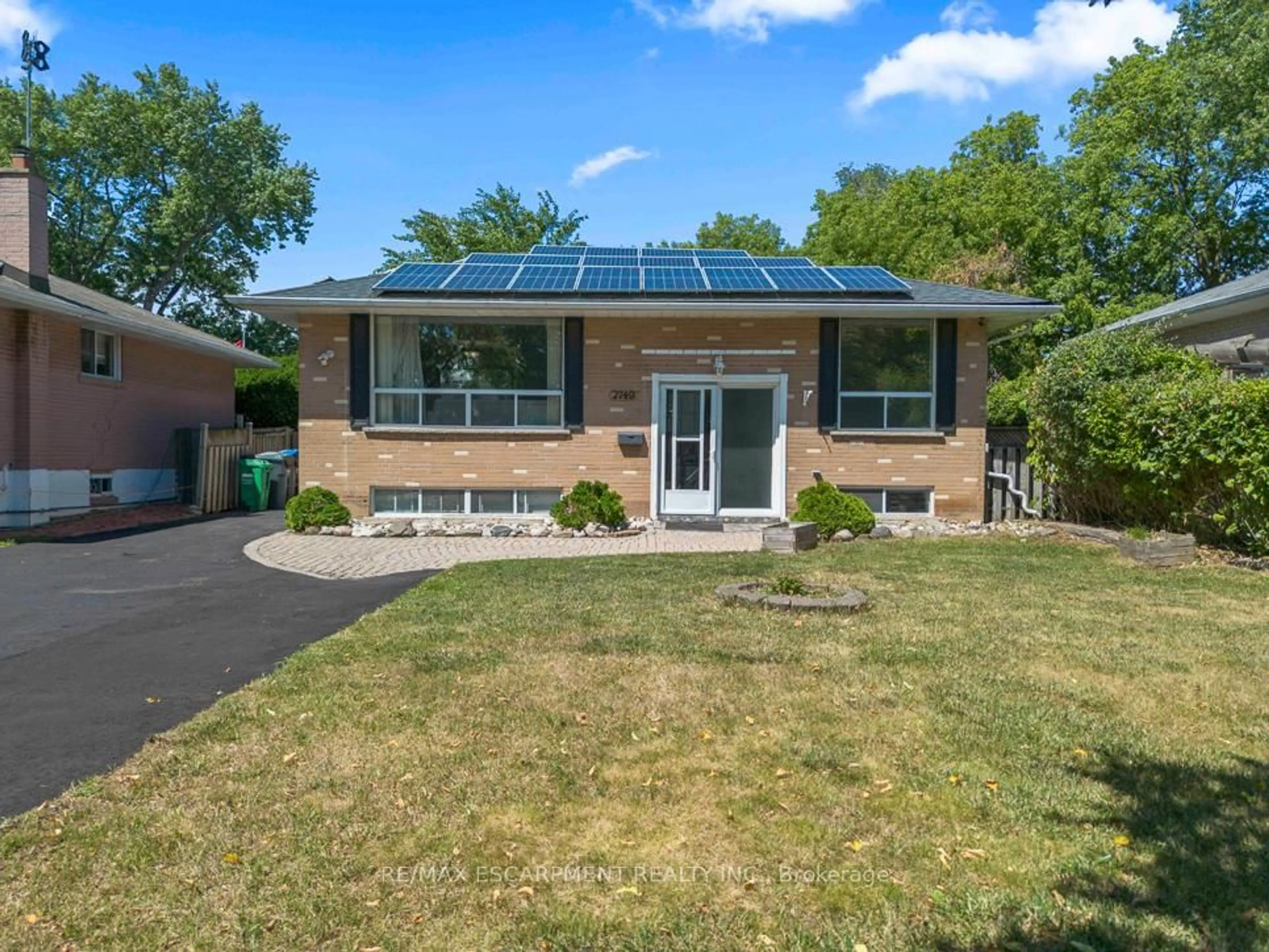 Home with brick exterior material, street for 2749 Truscott Dr, Mississauga Ontario L5J 2B8
