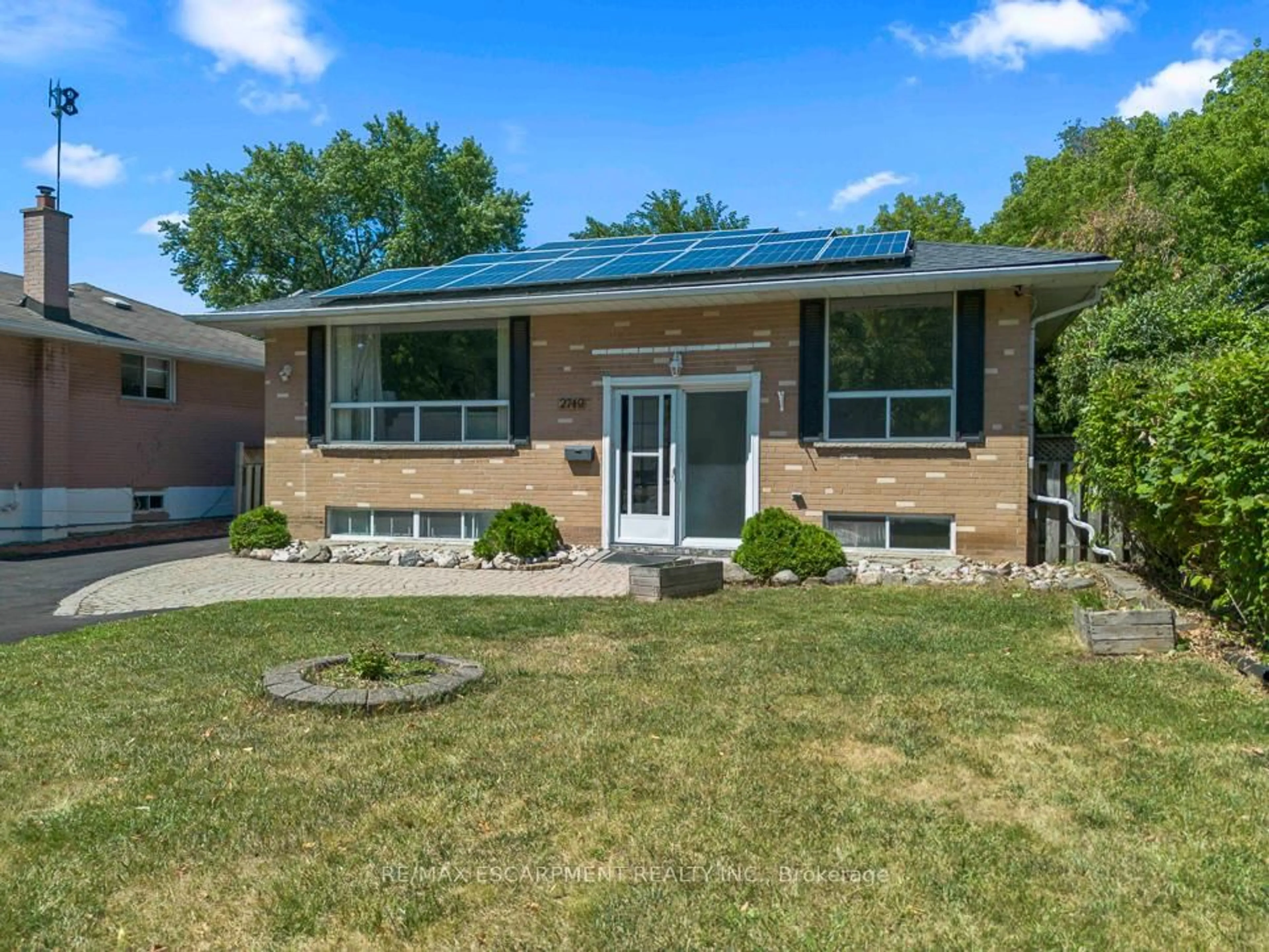 Home with brick exterior material, street for 2749 Truscott Dr, Mississauga Ontario L5J 2B8