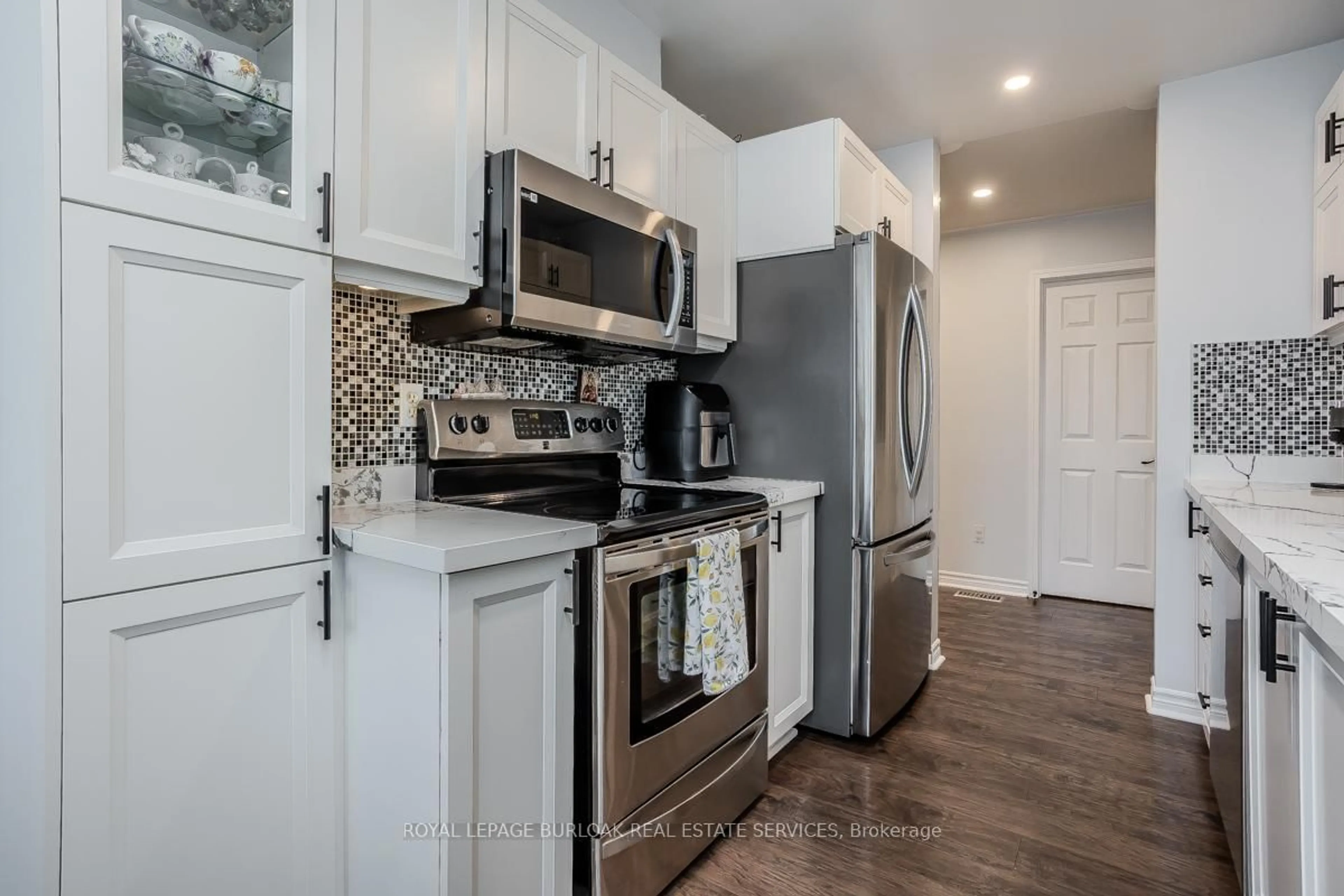 Open concept kitchen, unknown for 4336 Fairview St, Burlington Ontario L7L 7A3