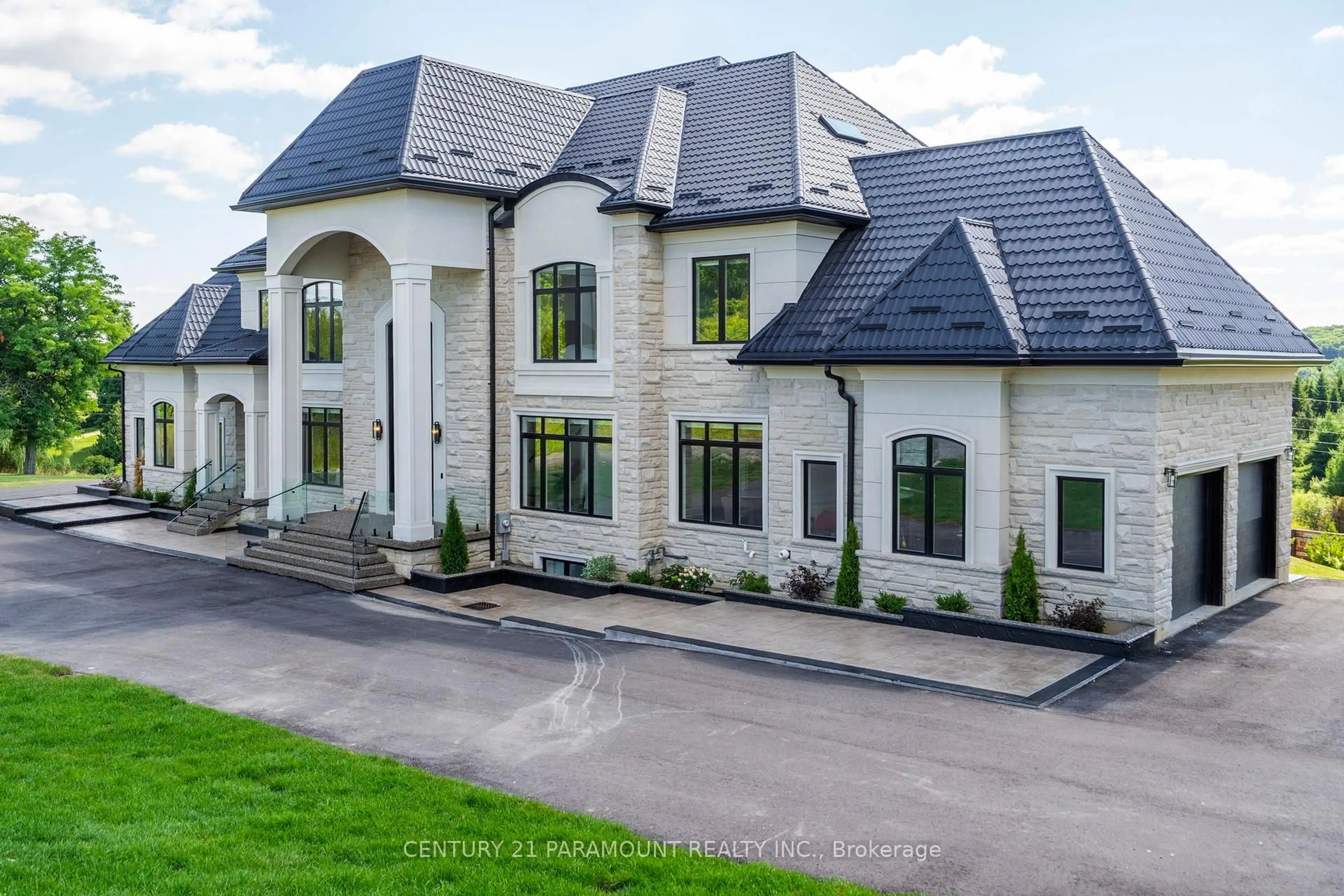 Home with brick exterior material, unknown for 16322 Hillview Pl, Caledon Ontario L7E 3S2