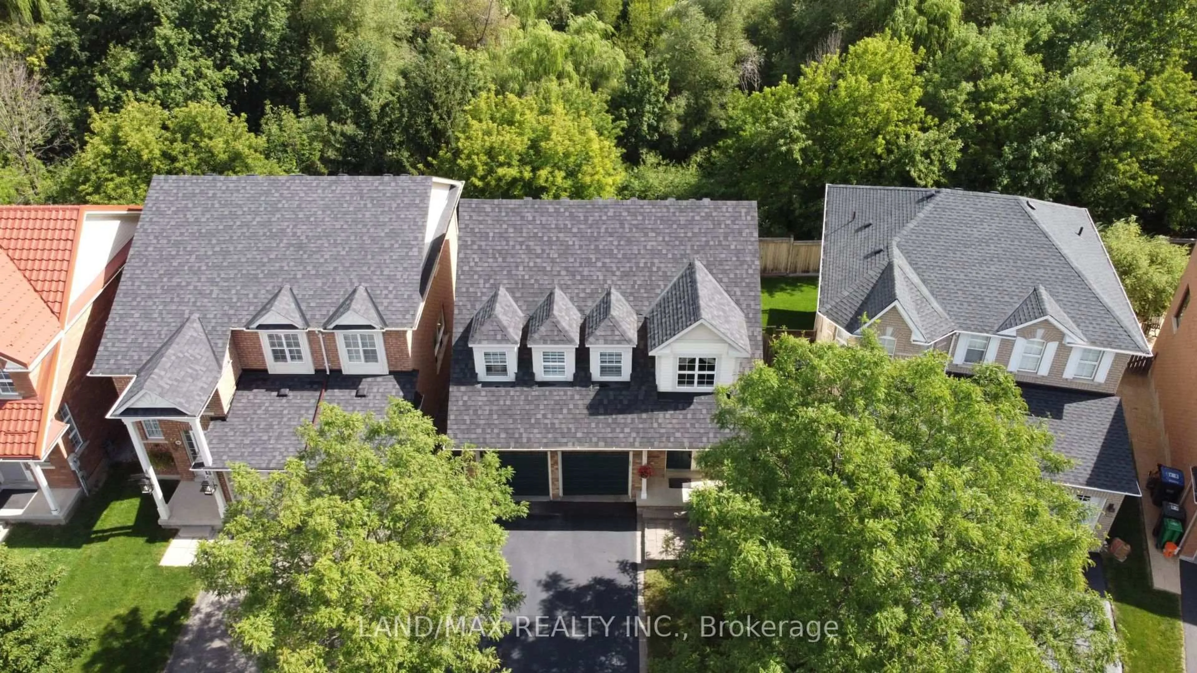 A pic from outside/outdoor area/front of a property/back of a property/a pic from drone, unknown for 50 Charleswood Circ, Brampton Ontario L7A 1Z2
