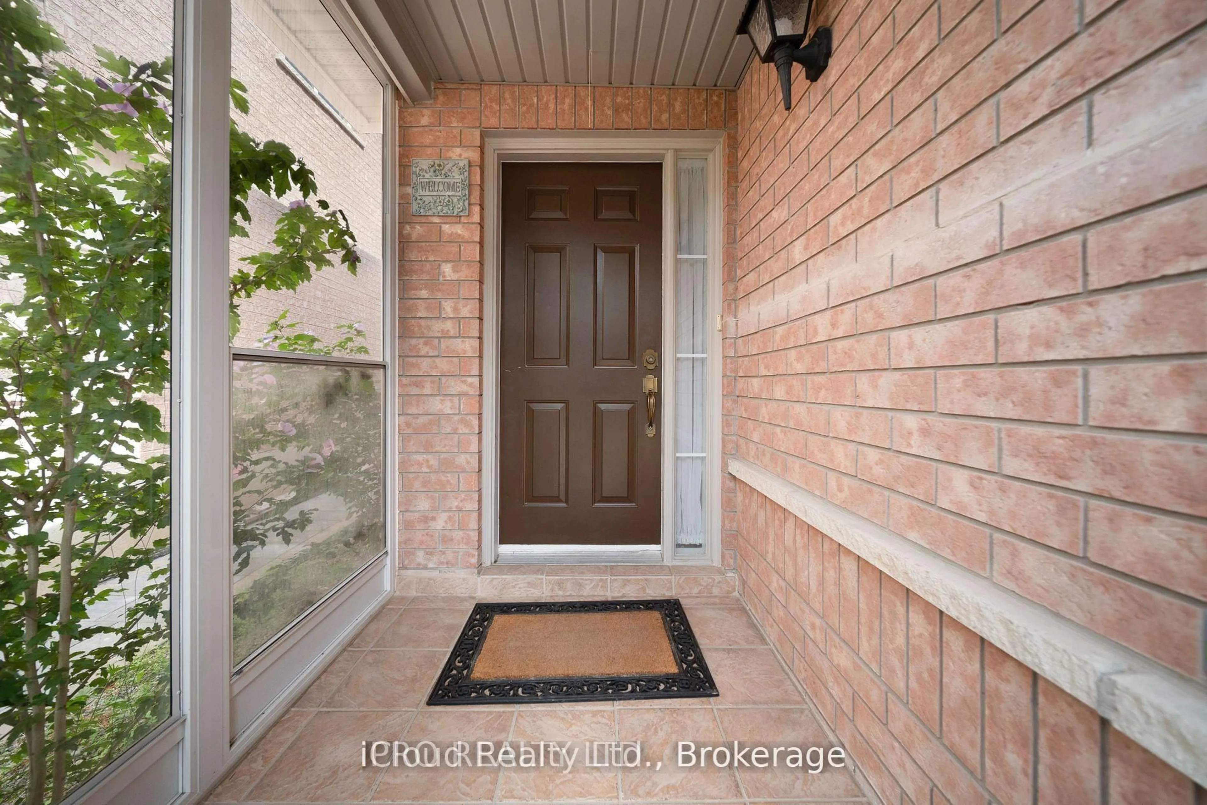 Indoor entryway for 3520 Positano Pl, Mississauga Ontario L5M 6Y9