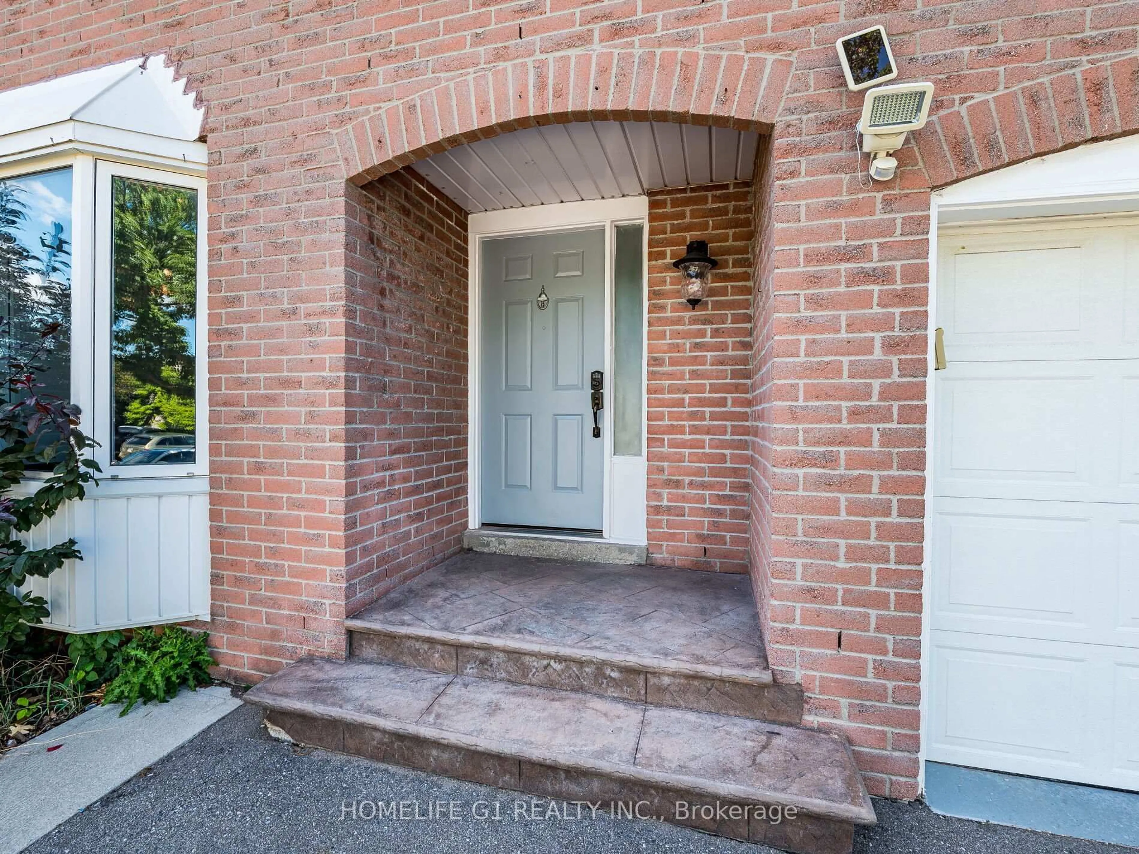 Home with brick exterior material, street for 28 Nuttall St, Brampton Ontario L9R 0E4