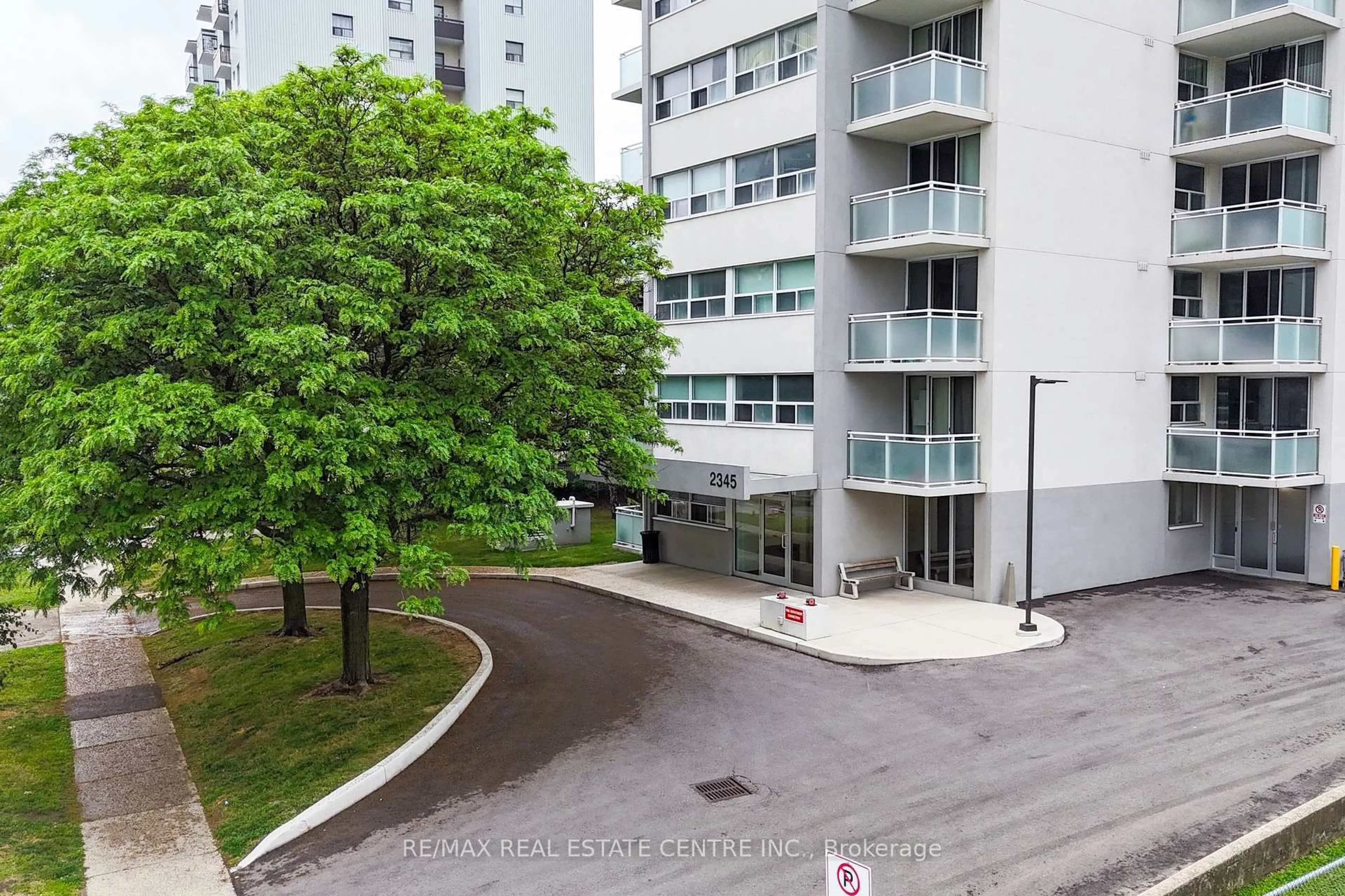 A pic from outside/outdoor area/front of a property/back of a property/a pic from drone, city buildings view from balcony for 2345 Confederation Pkwy #1202, Mississauga Ontario L5B 2H3