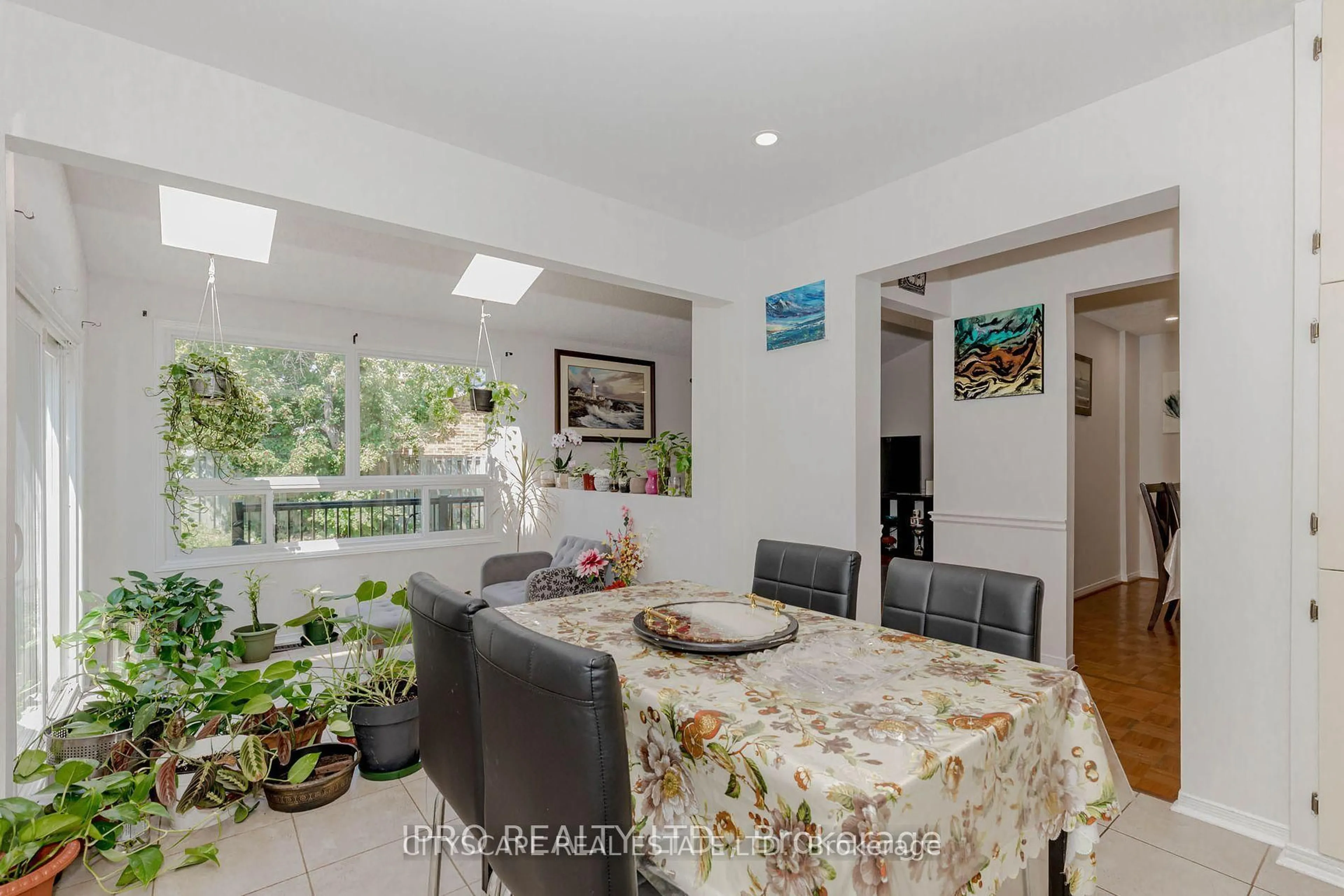 Dining room, unknown for 6906 Hickling Cres, Mississauga Ontario L5N 5A8
