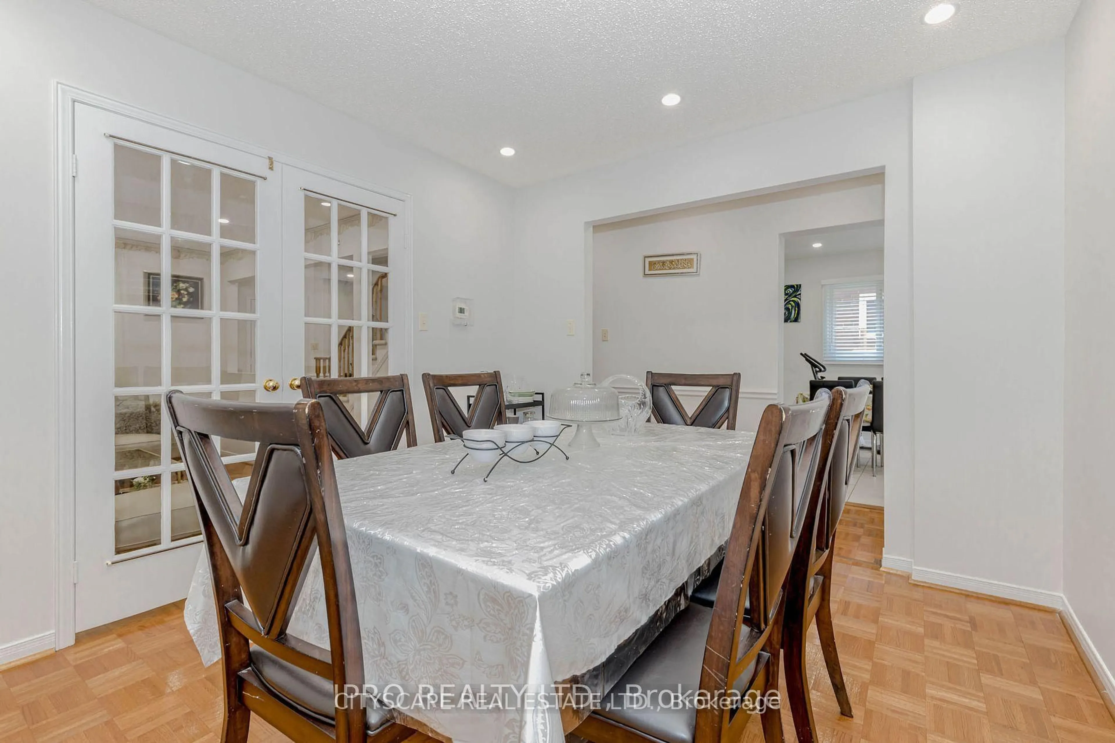 Dining room, unknown for 6906 Hickling Cres, Mississauga Ontario L5N 5A8