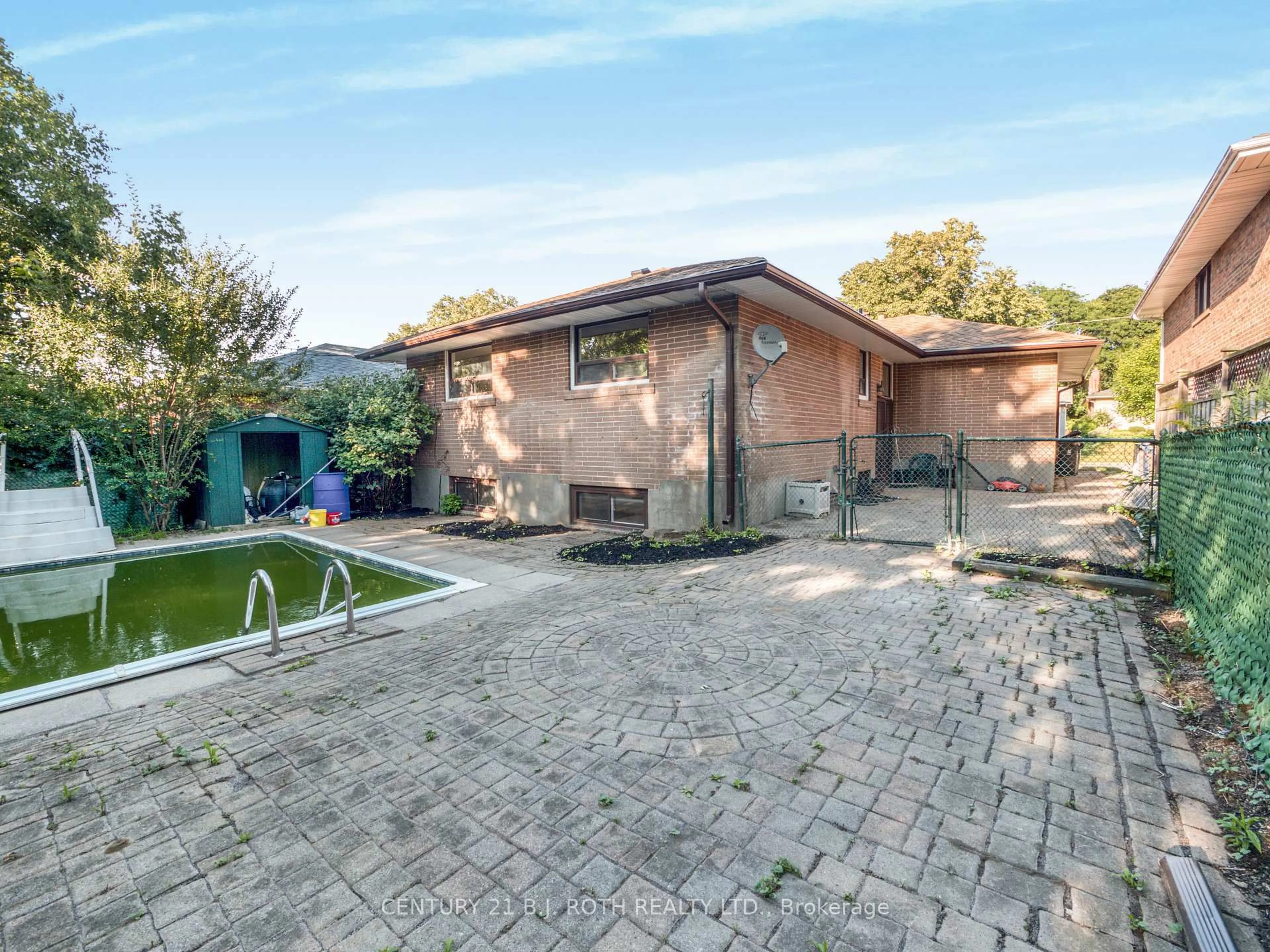 A pic from outside/outdoor area/front of a property/back of a property/a pic from drone, street for 10 Bloorlea Cres, Toronto Ontario M9B 1P3
