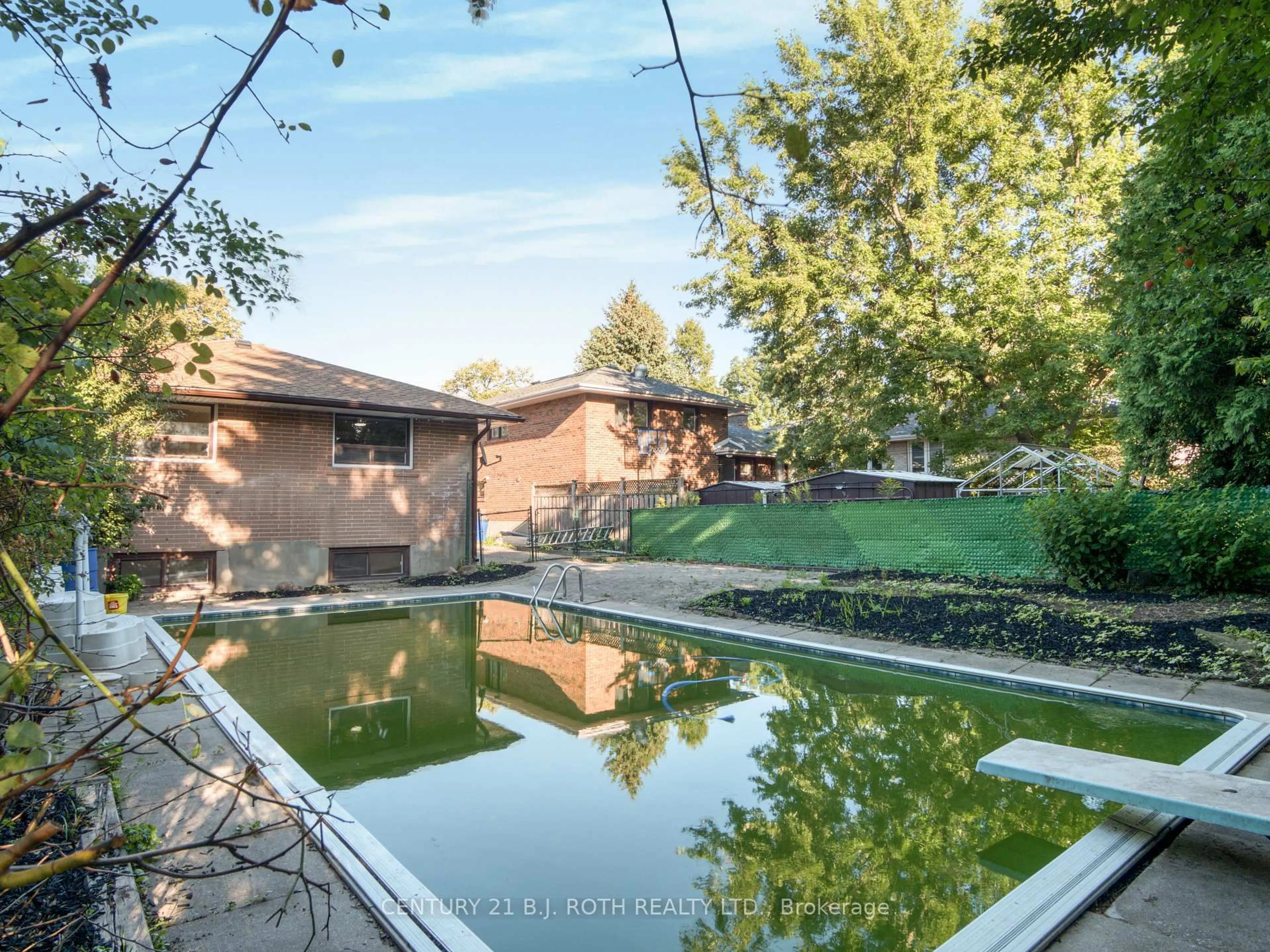 A pic from outside/outdoor area/front of a property/back of a property/a pic from drone, water/lake/river/ocean view for 10 Bloorlea Cres, Toronto Ontario M9B 1P3